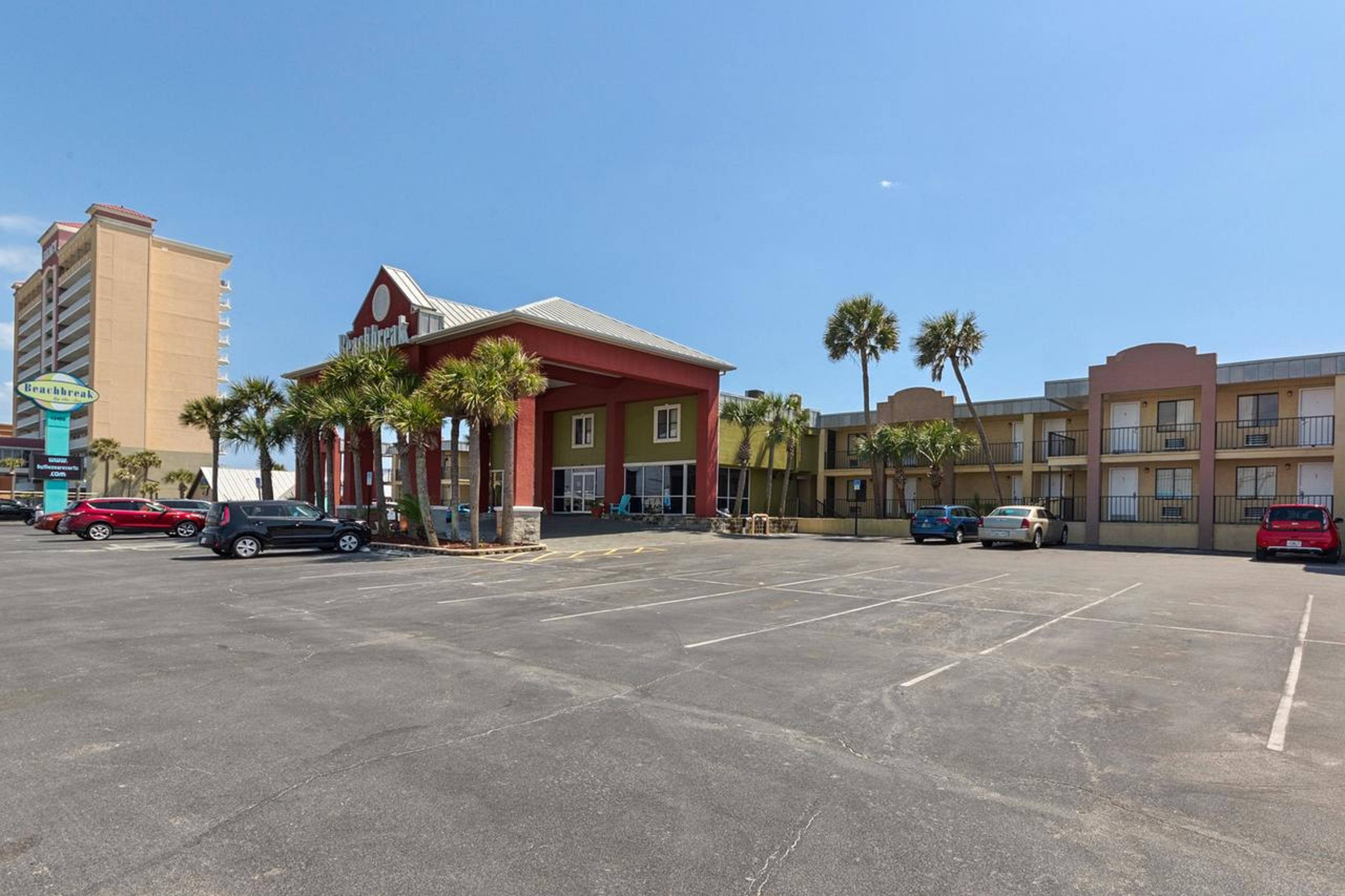 Hotel Ramada By Wyndham Panama / Beachfront 3*