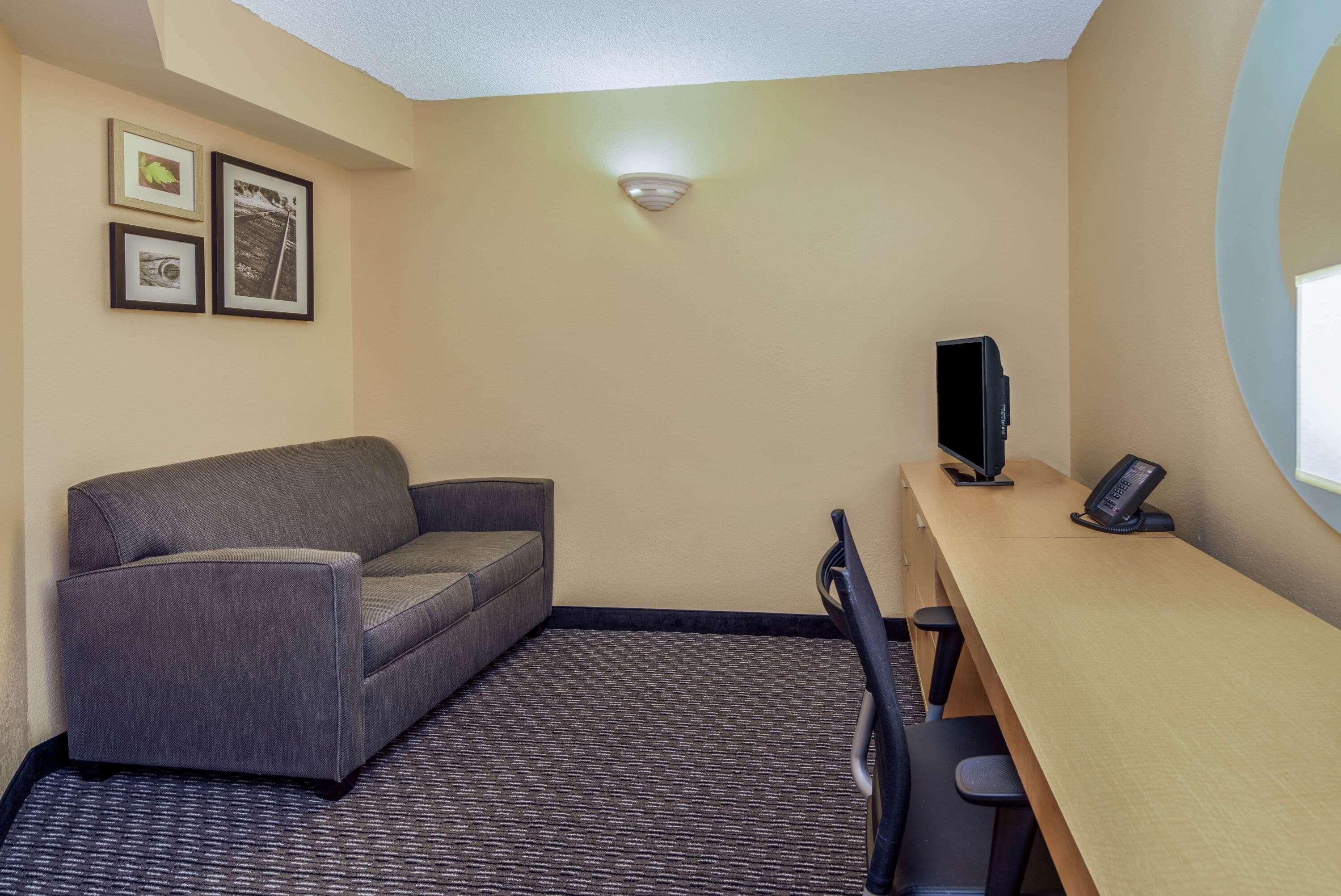La Quinta By Wyndham Downtown Naples