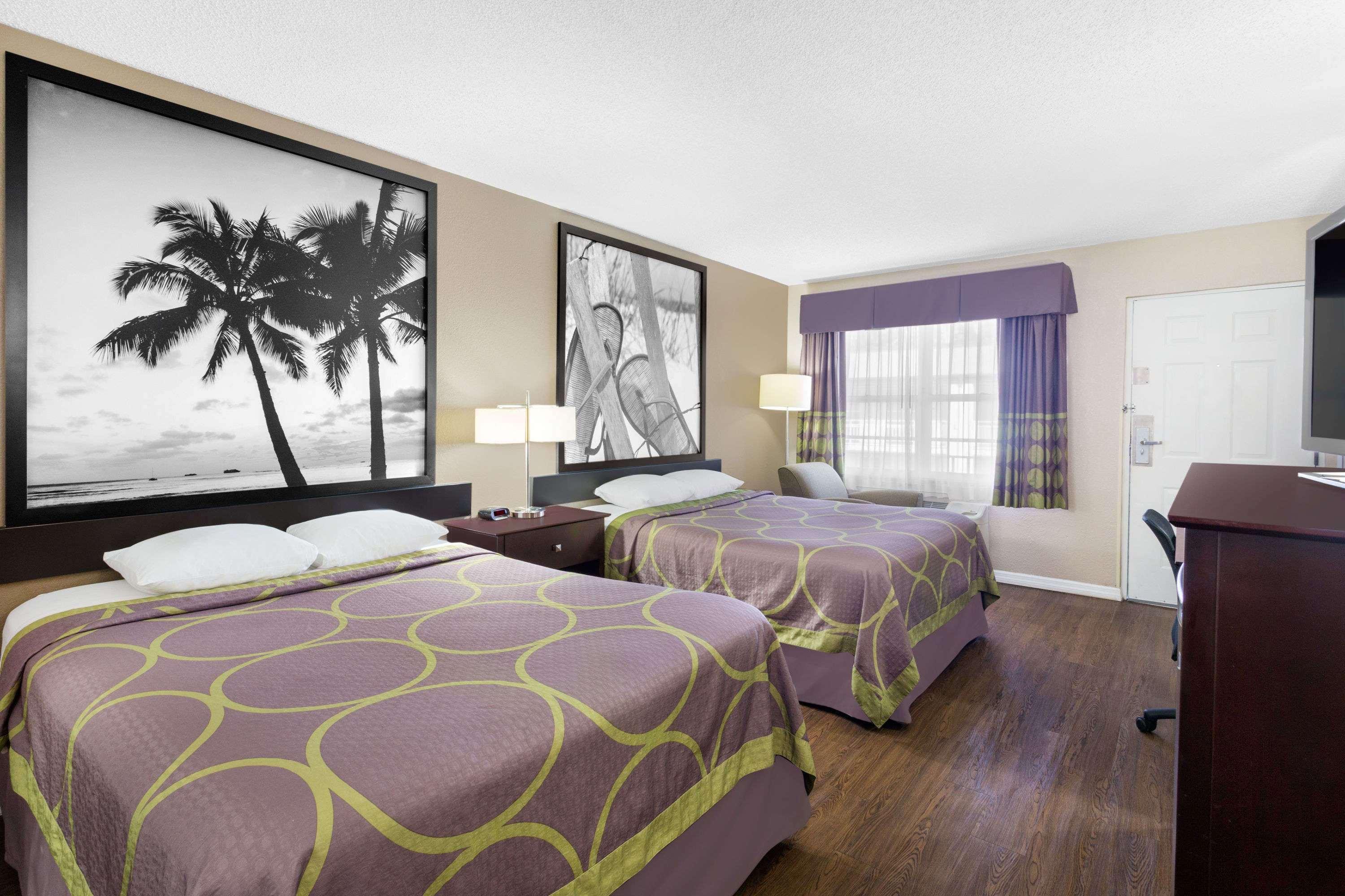Super 8 By Wyndham Bradenton Area