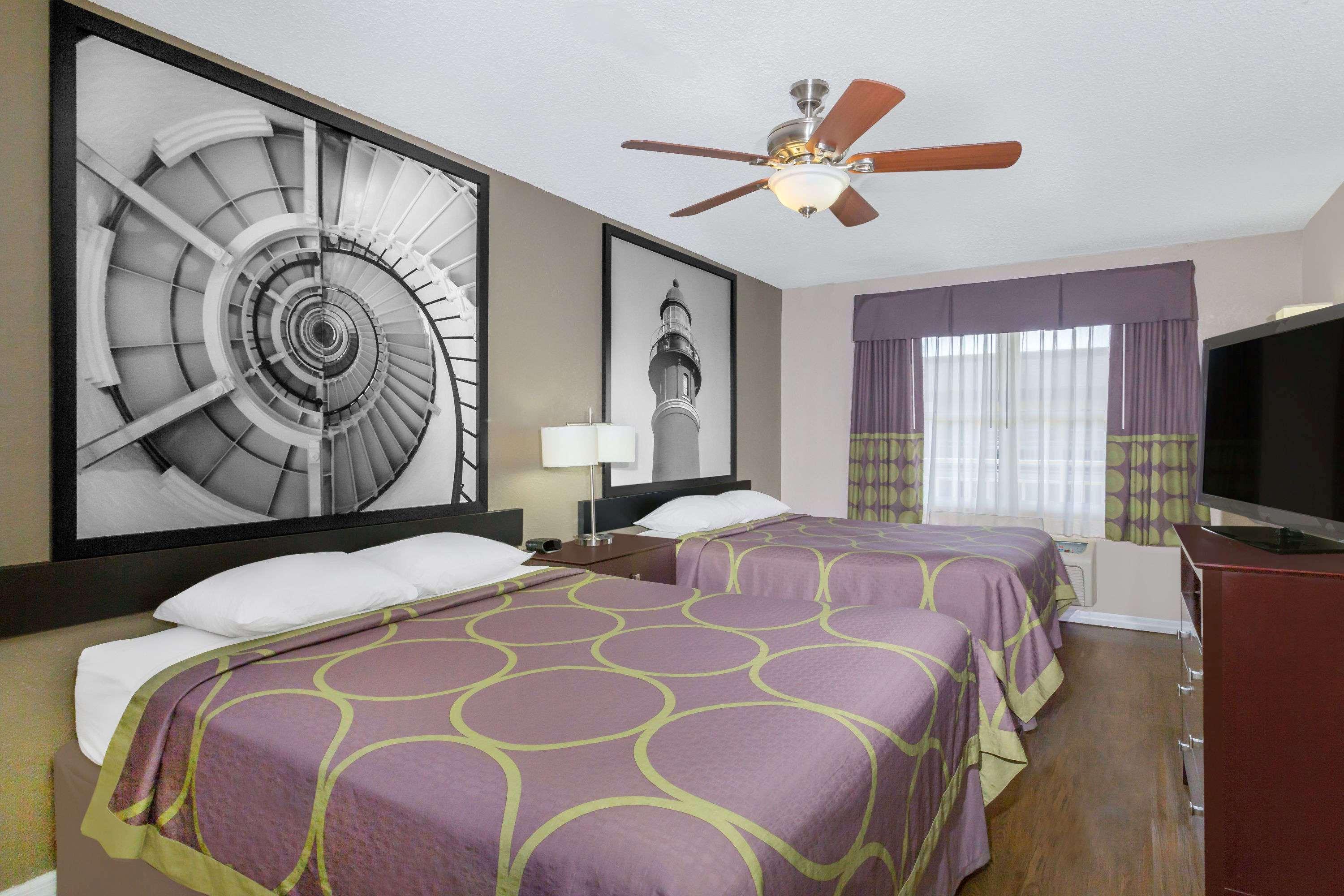Super 8 By Wyndham Bradenton Area Motel