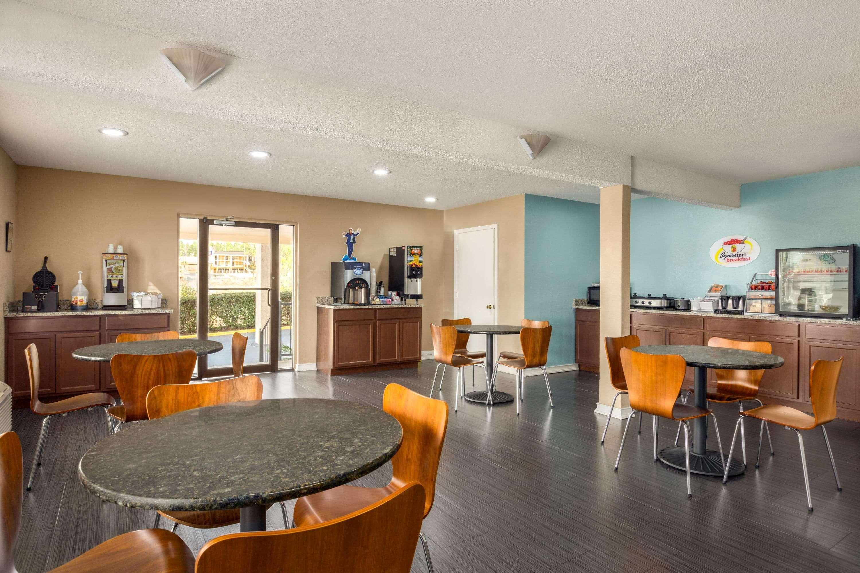 Opulent Oasis Hotel 2*