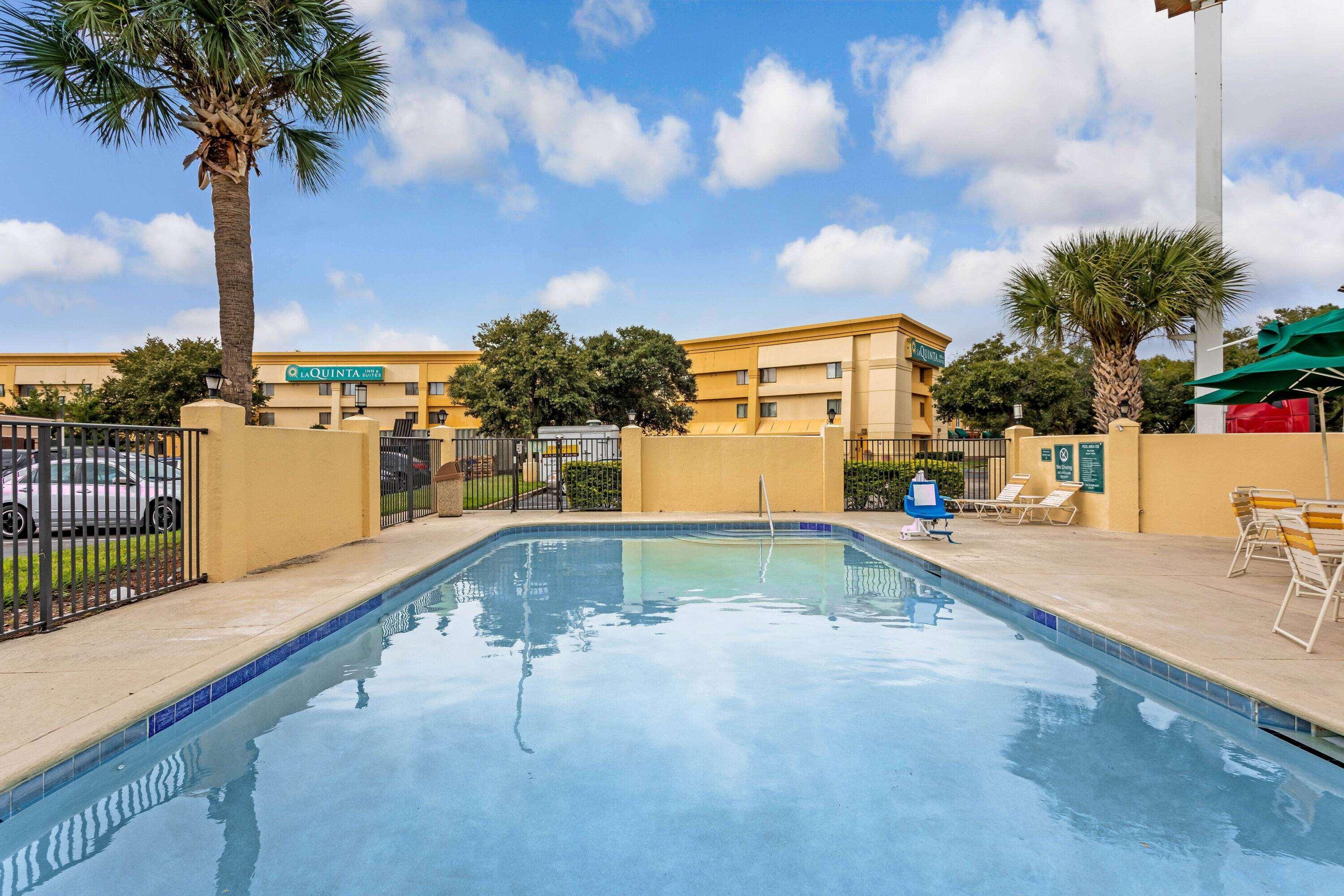 La Quinta By Wyndham Orlando South Hotel