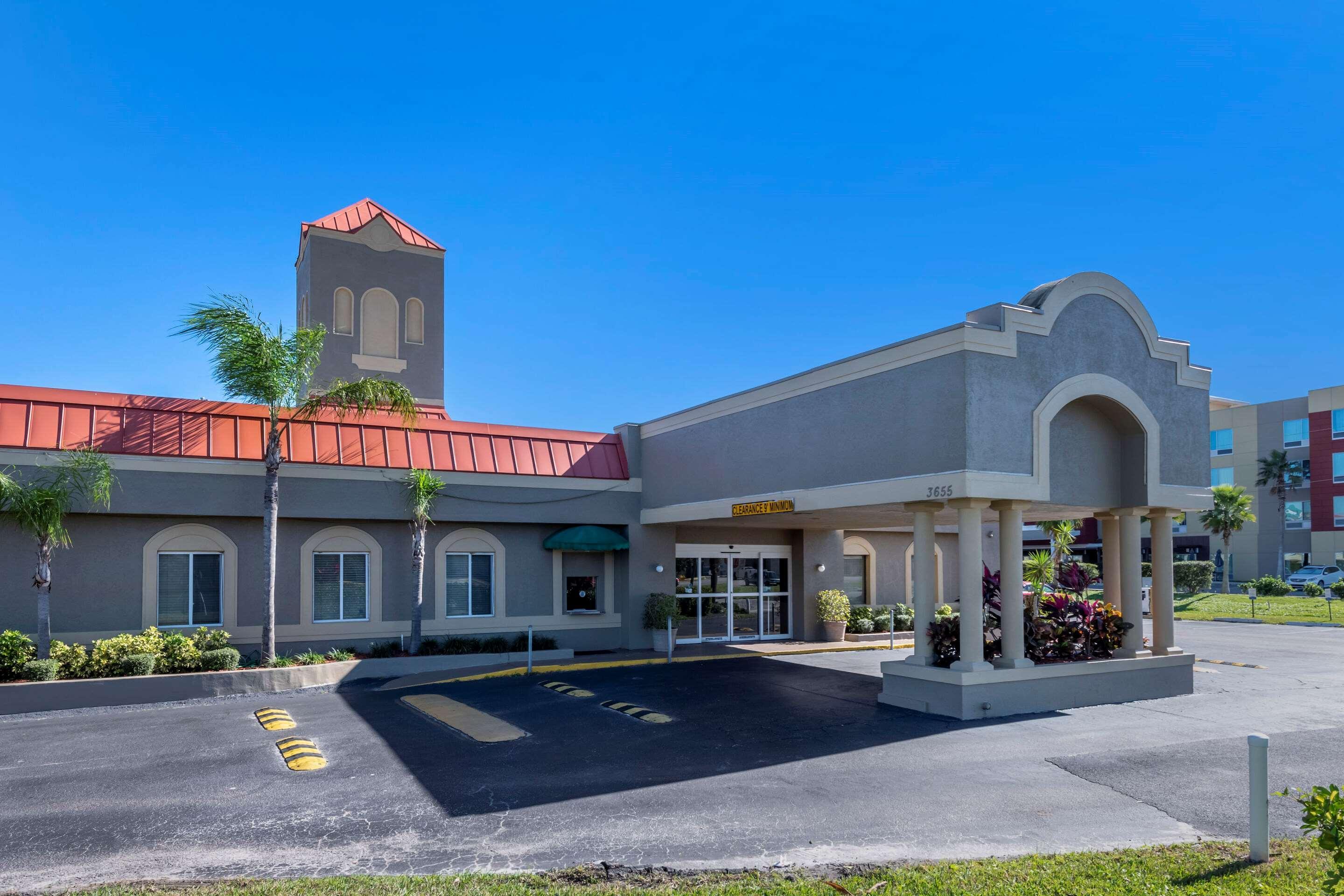 Quality Kennedy Space Center Inn 2*