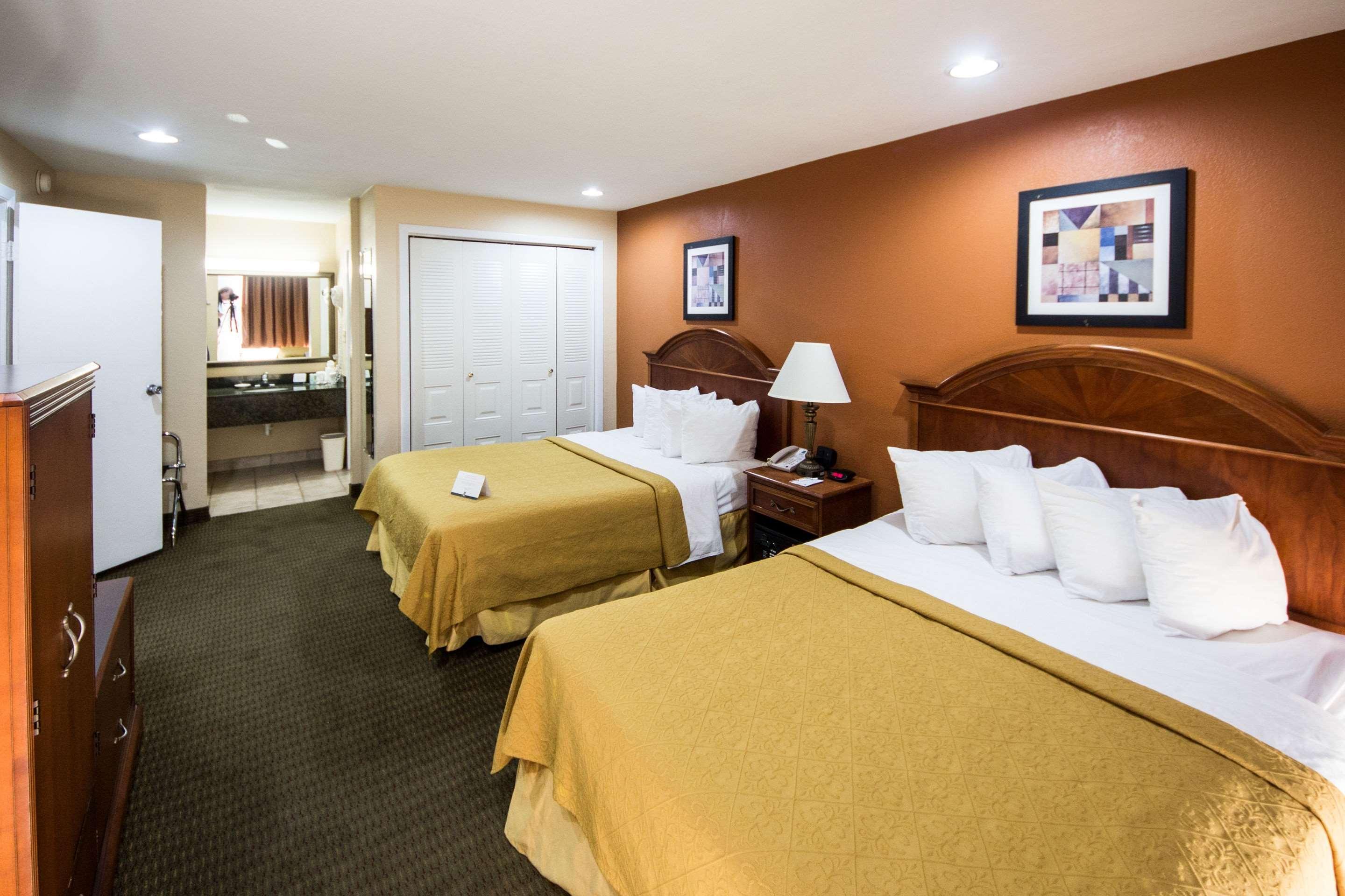 Inn Quality Kennedy Space Center 2*