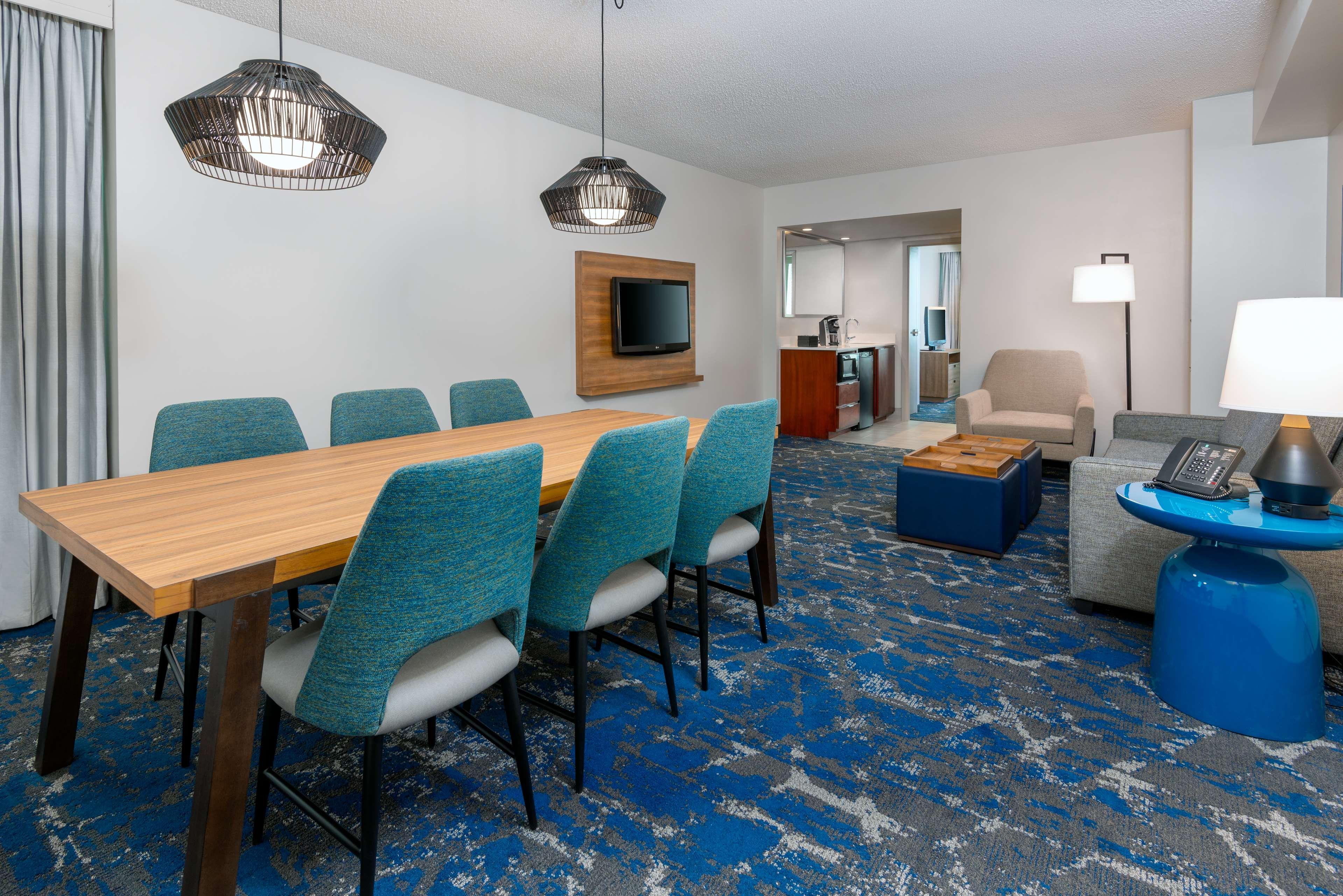 Hotel Embassy By Hilton Usf Near Busch Gardens Tampa