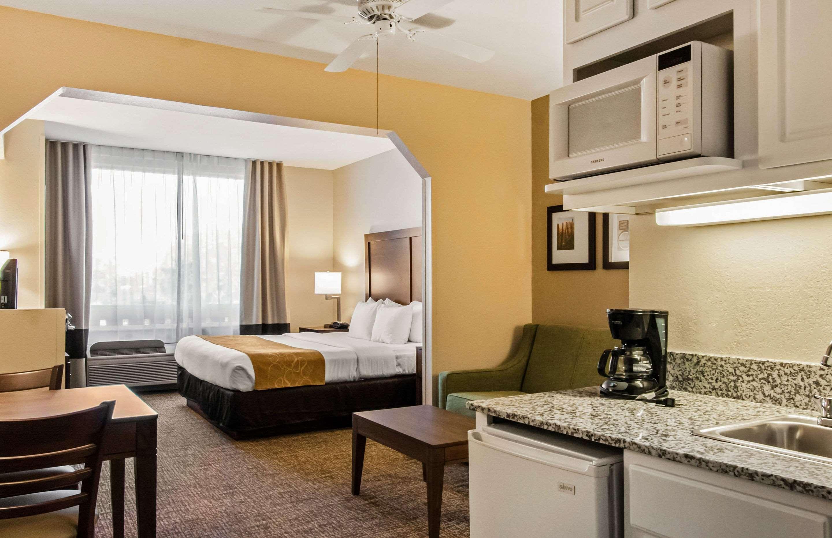 Comfort Maingate East Hotel