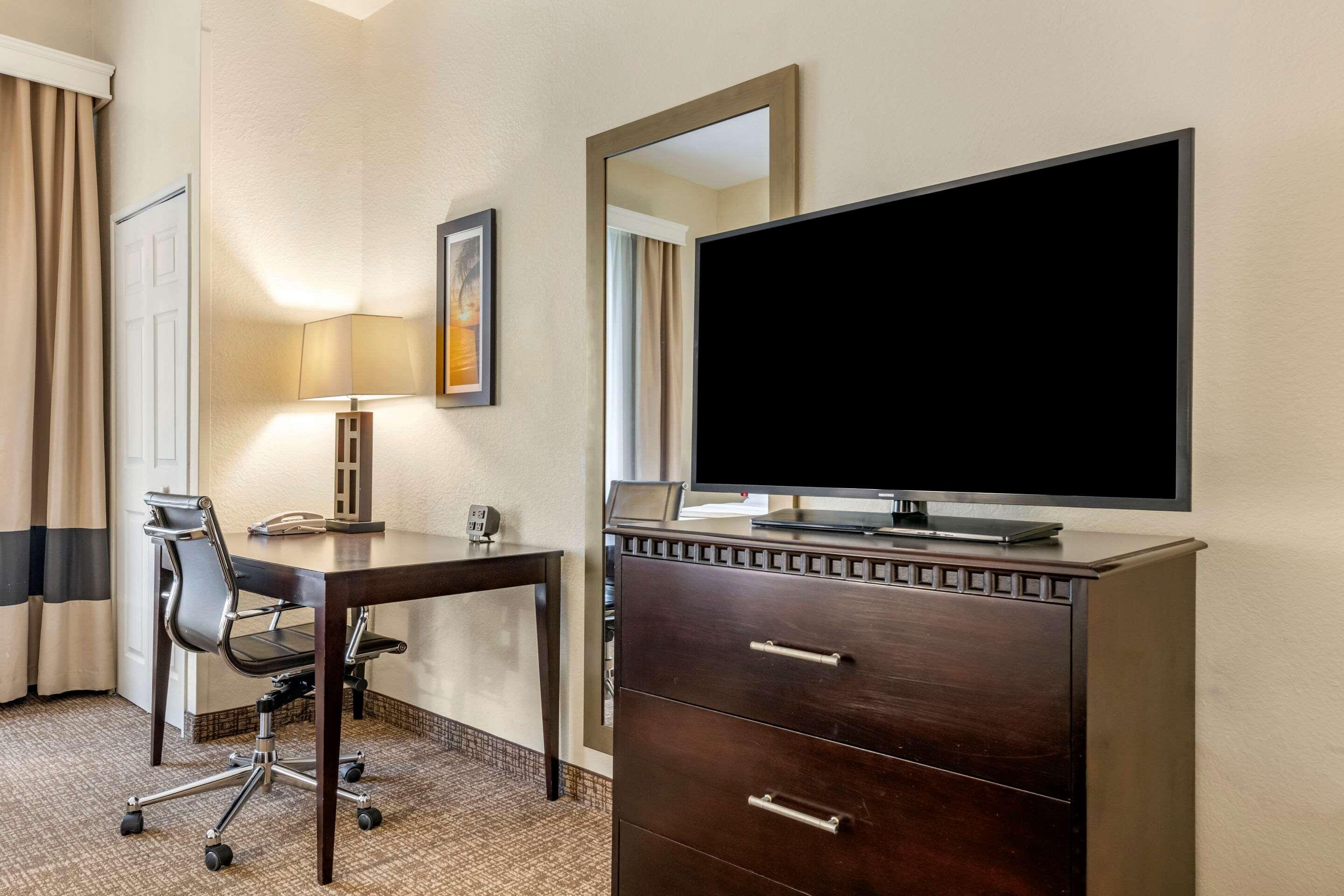 Comfort Maingate East Hotel