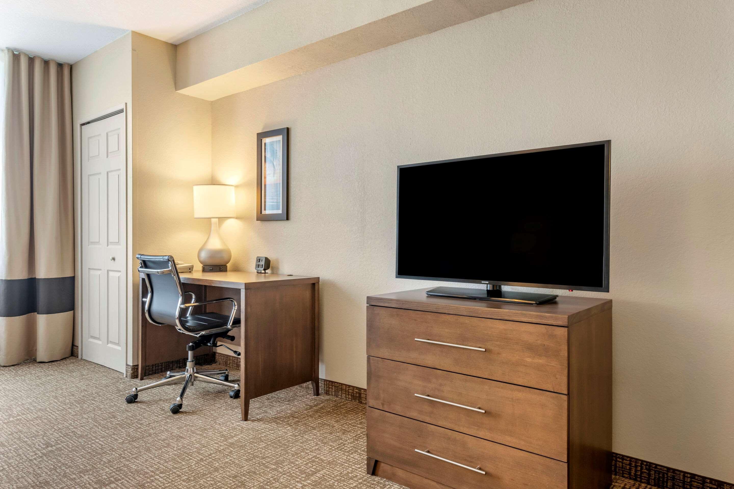 Hotel Comfort Maingate East Celebration