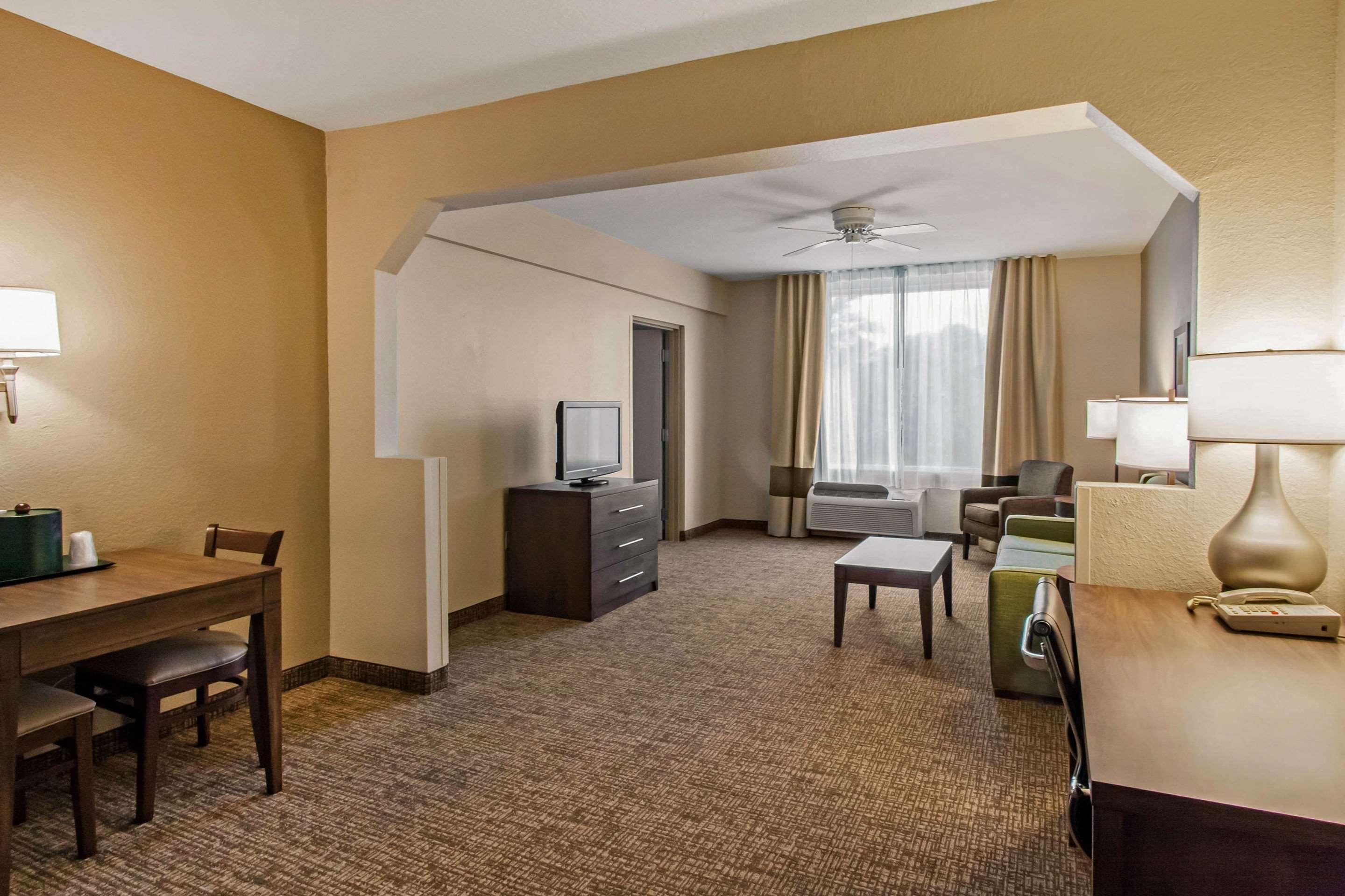 Hotel Comfort Maingate East Celebration