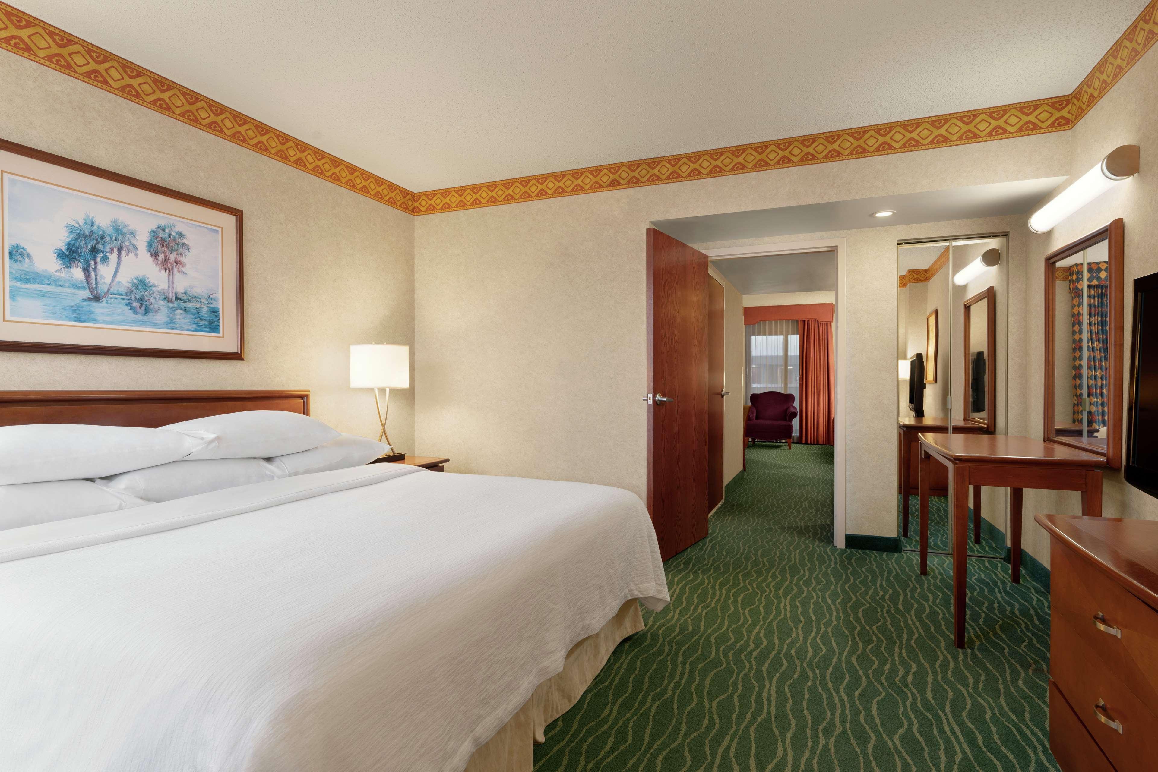 Embassy By Hilton Usf Near Busch Gardens 3*