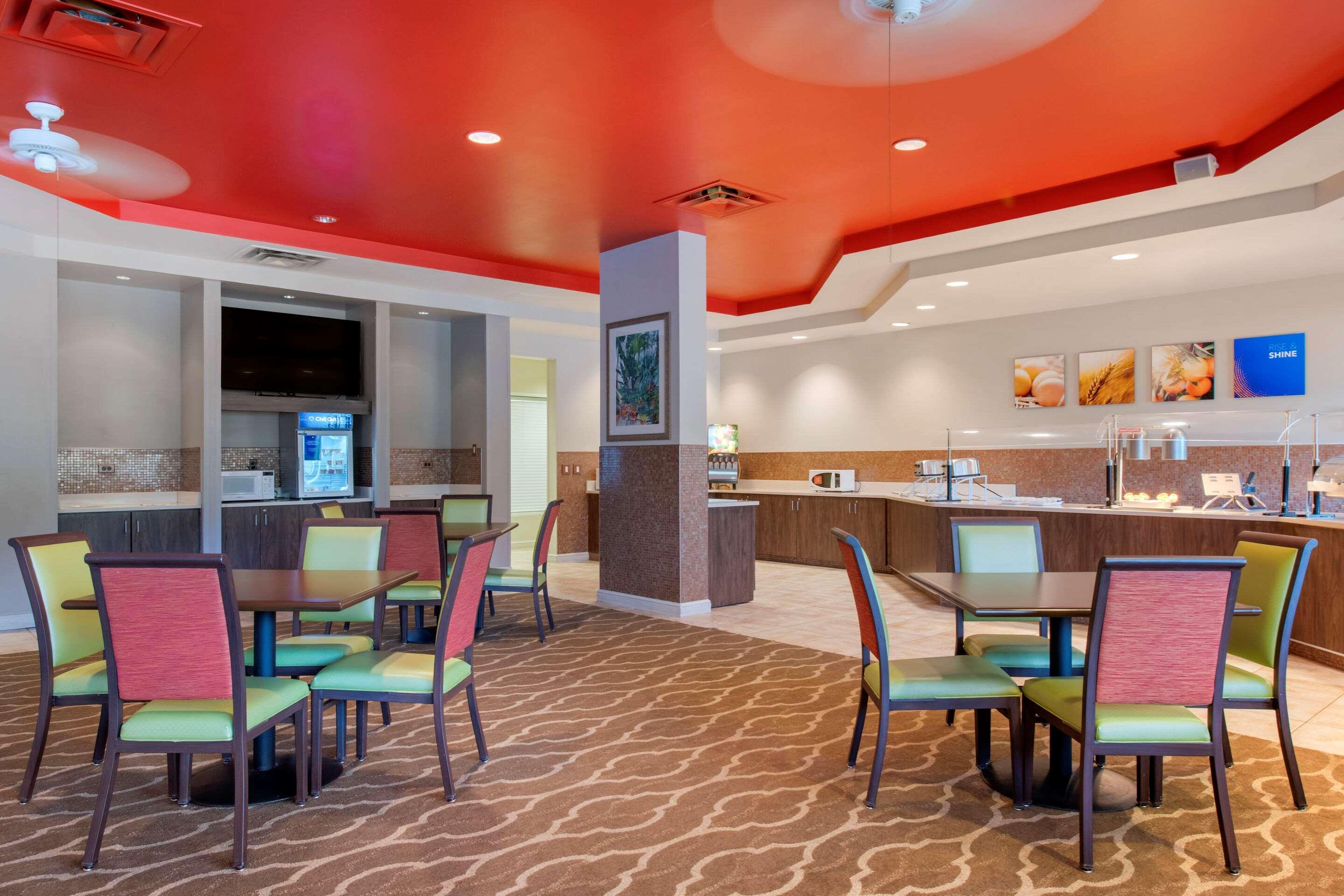 Hotel Comfort Maingate East Celebration