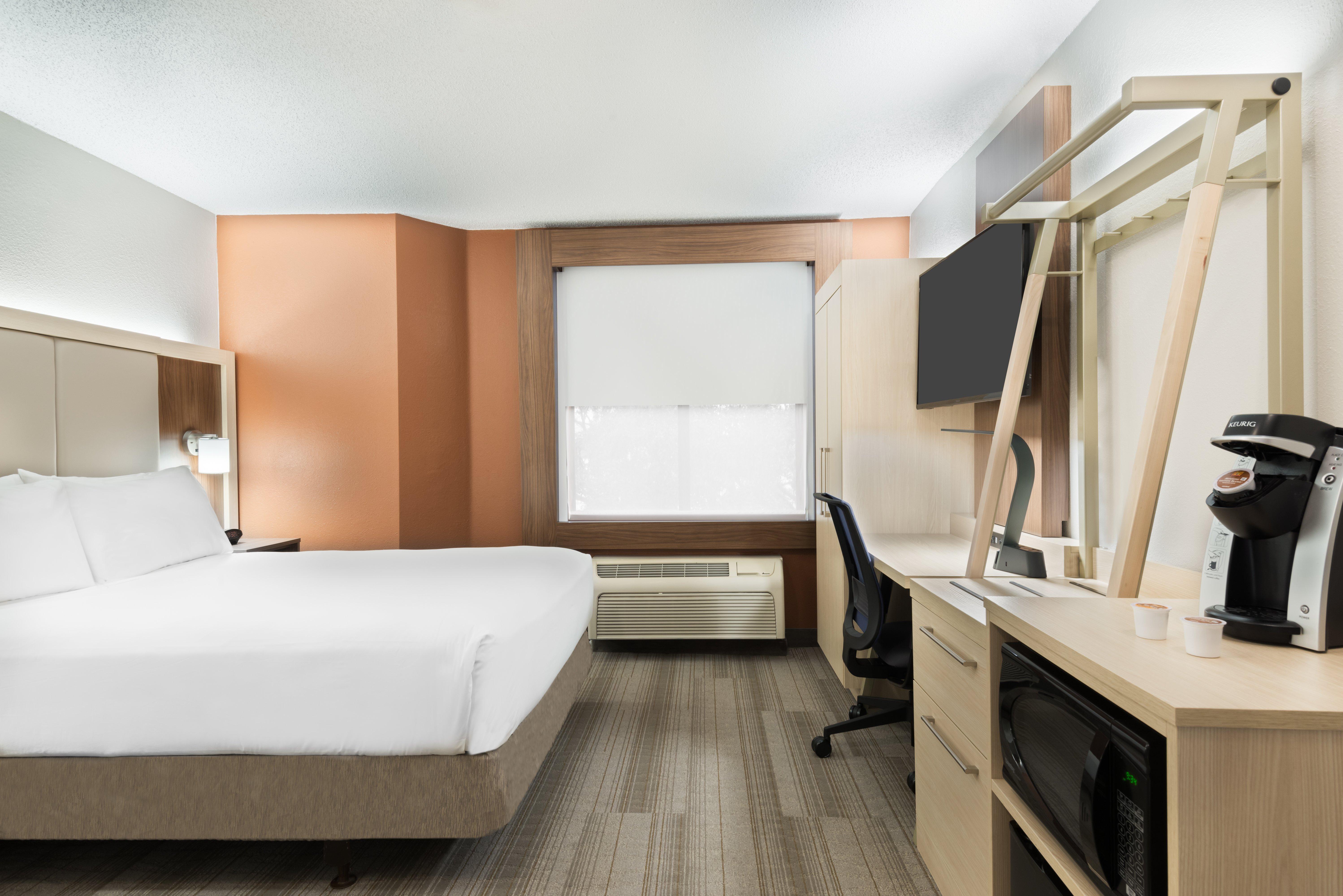 Express & - Nearest Universal By Ihg Hotel