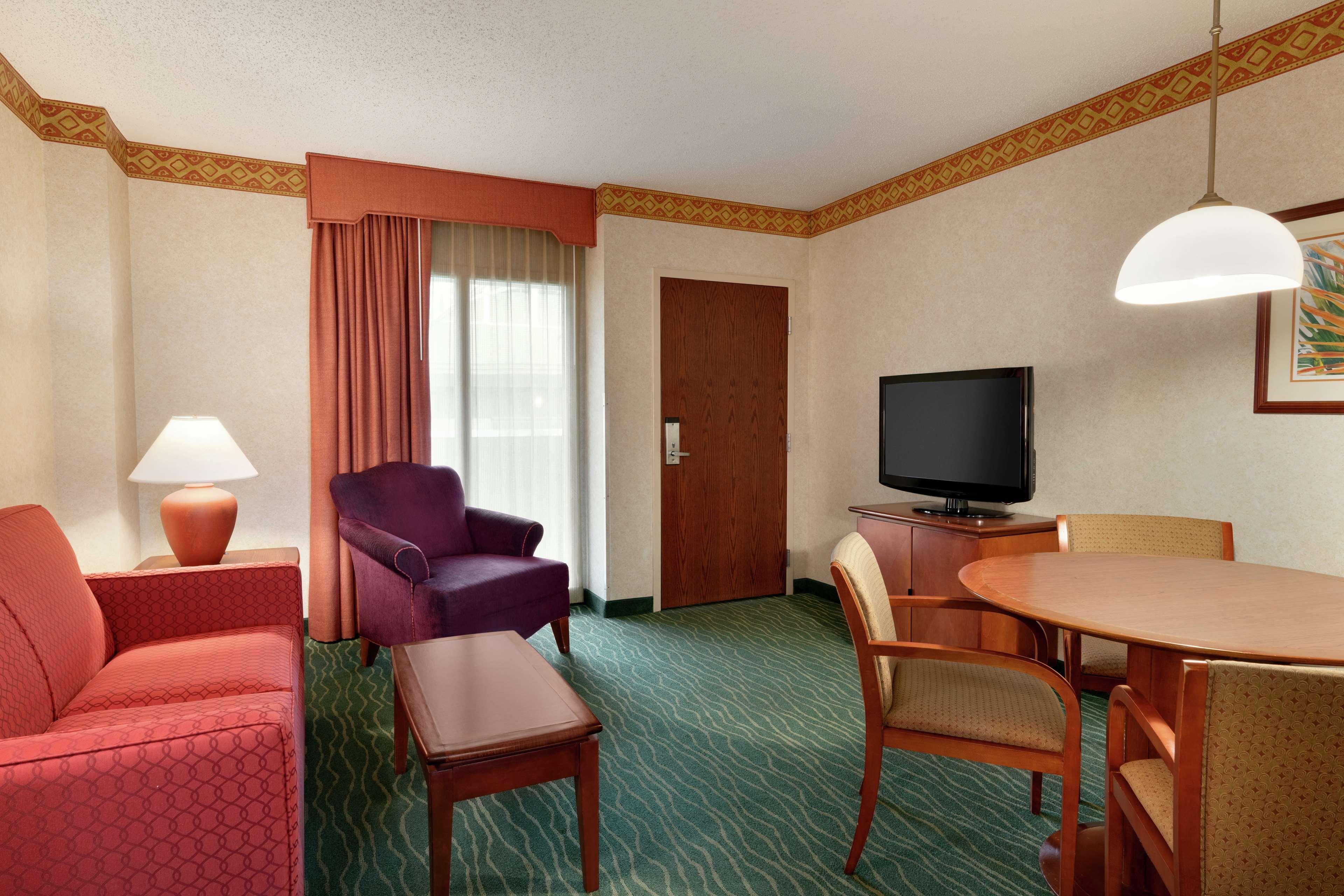 Embassy By Hilton Usf Near Busch Gardens Tampa