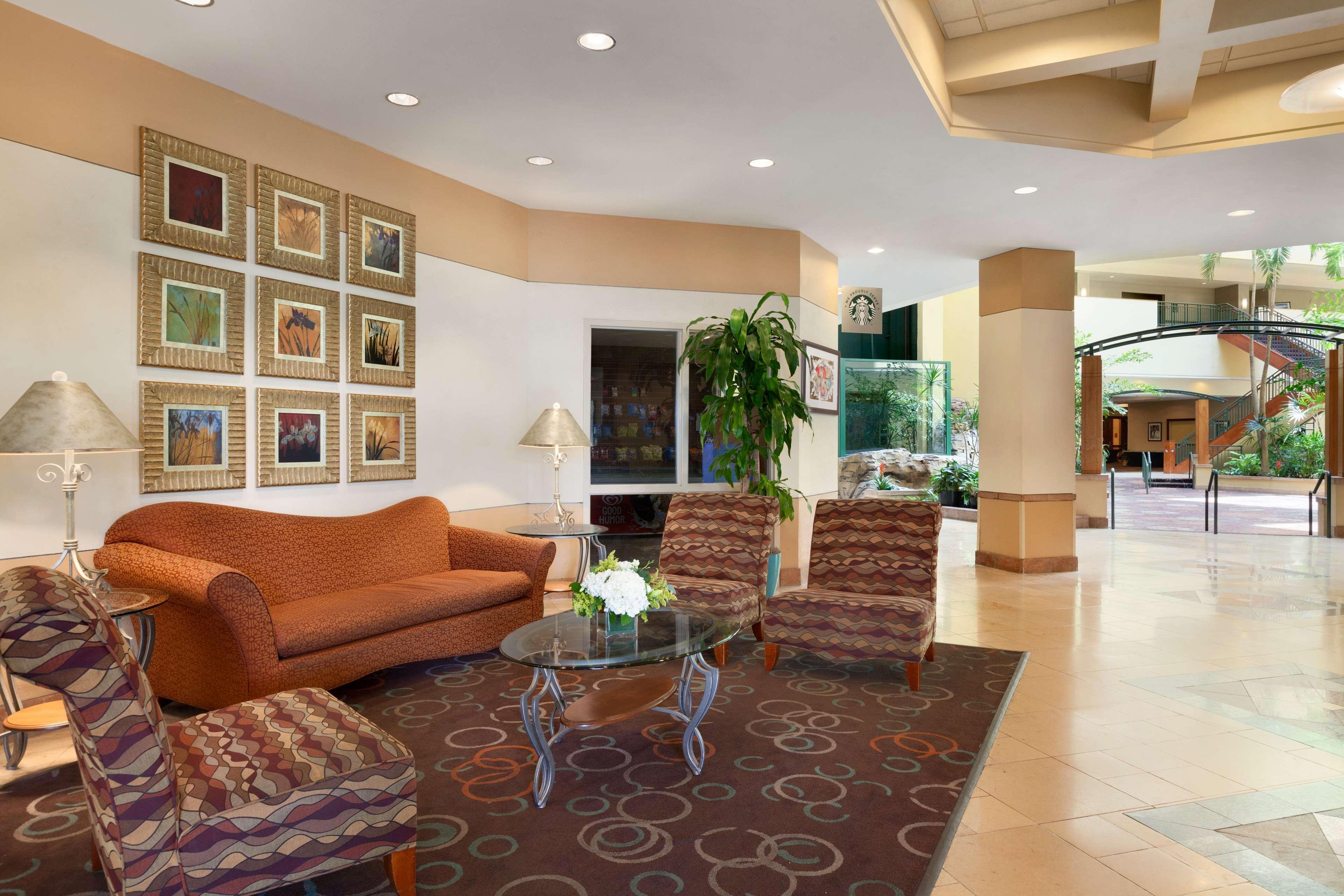Embassy By Hilton Usf Near Busch Gardens Hotel 3*