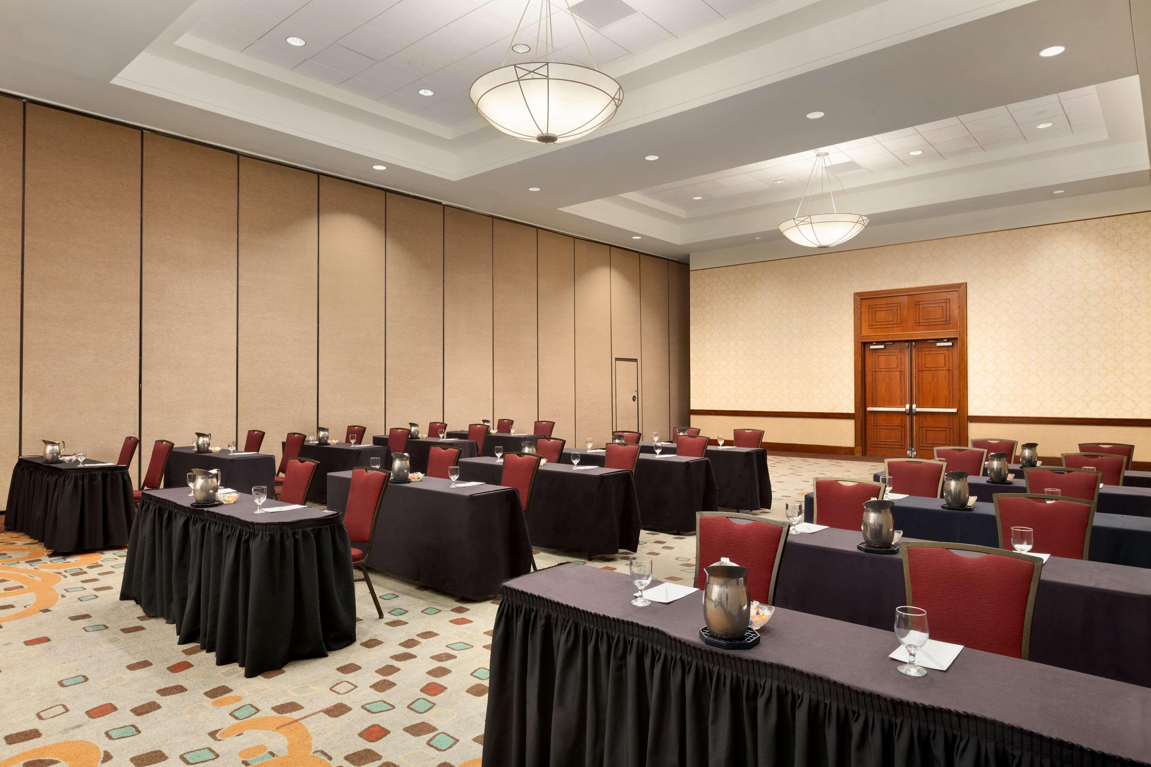 Embassy By Hilton Usf Near Busch Gardens 3*