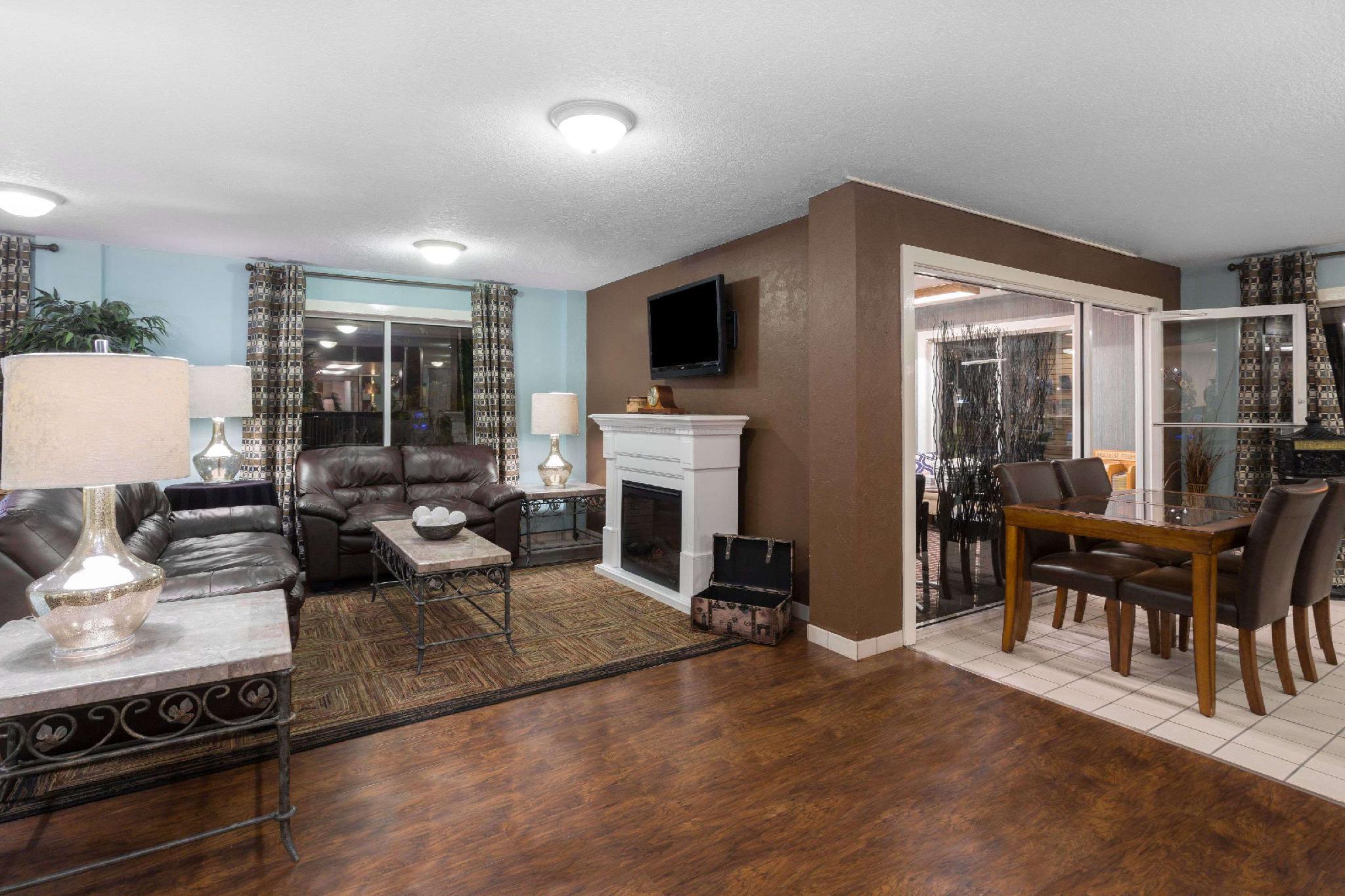 Hotel Days By Wyndham Town Center 3*