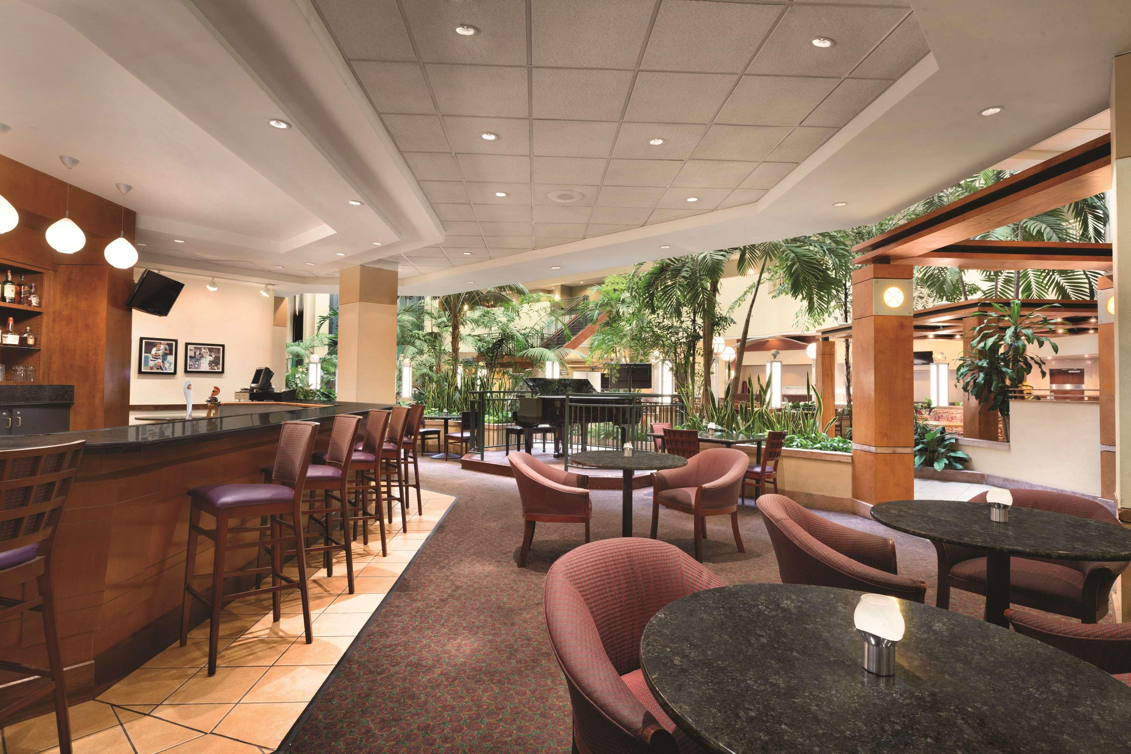 Embassy By Hilton Usf Near Busch Gardens 3* Tampa