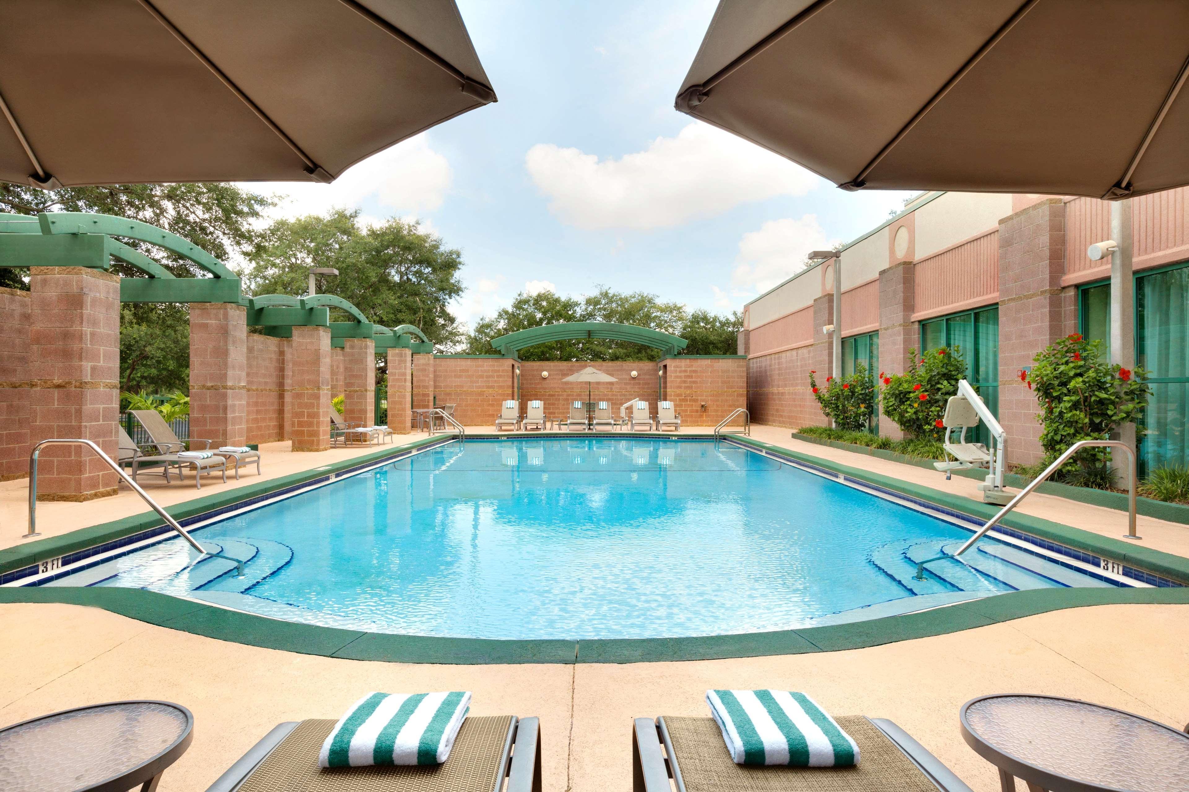 Embassy By Hilton Usf Near Busch Gardens 3*