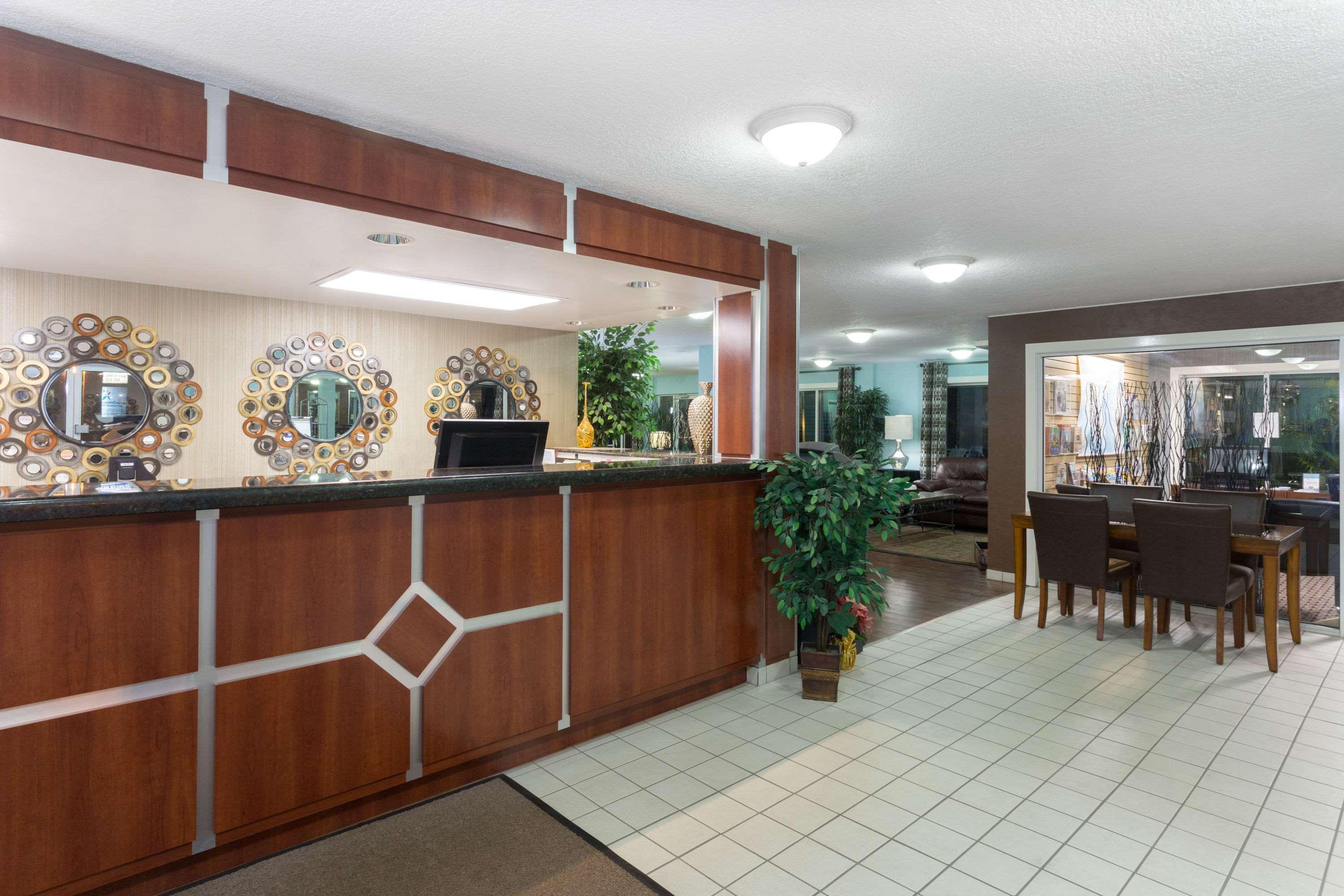 Days By Wyndham Town Center Hotel 3*