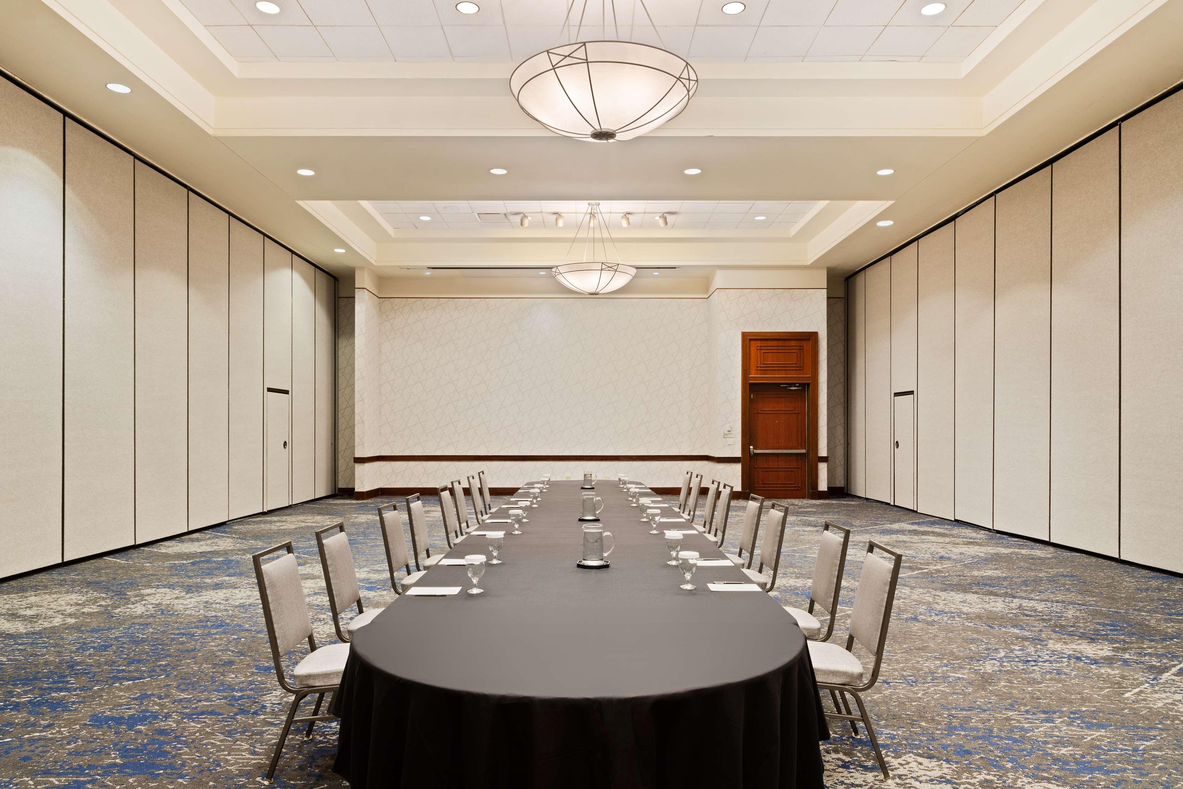 Embassy By Hilton Usf Near Busch Gardens 3* Tampa