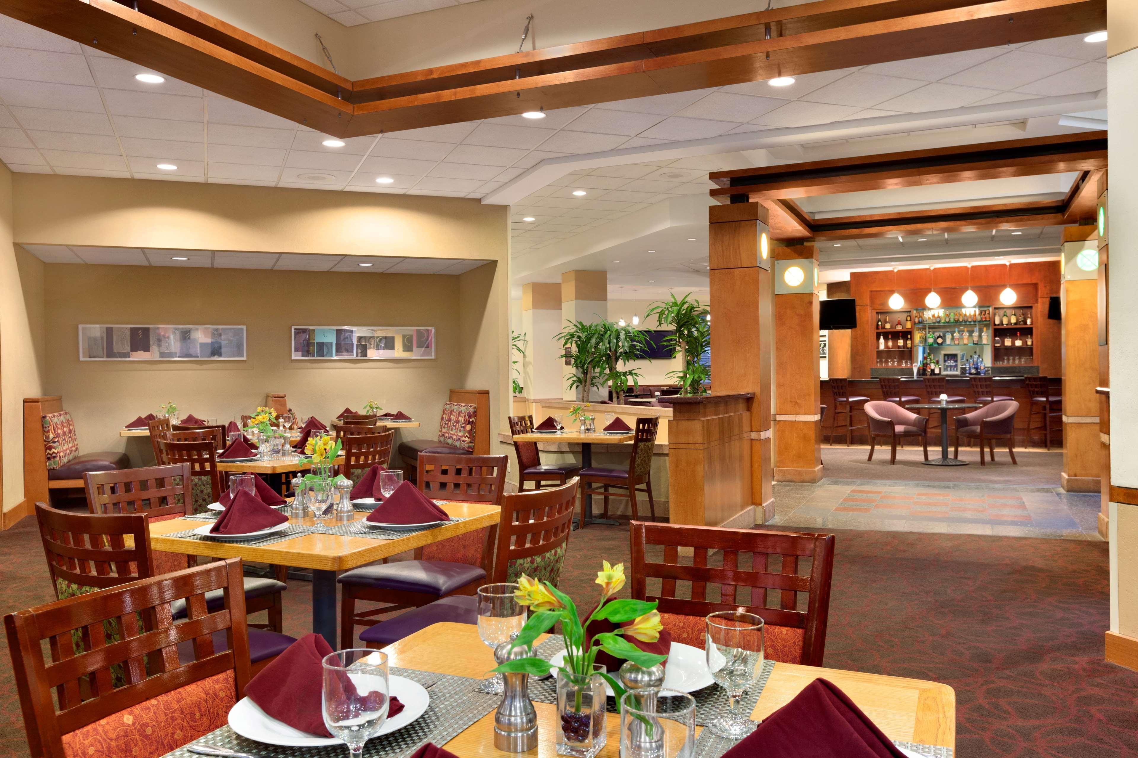 Embassy By Hilton Usf Near Busch Gardens 3*