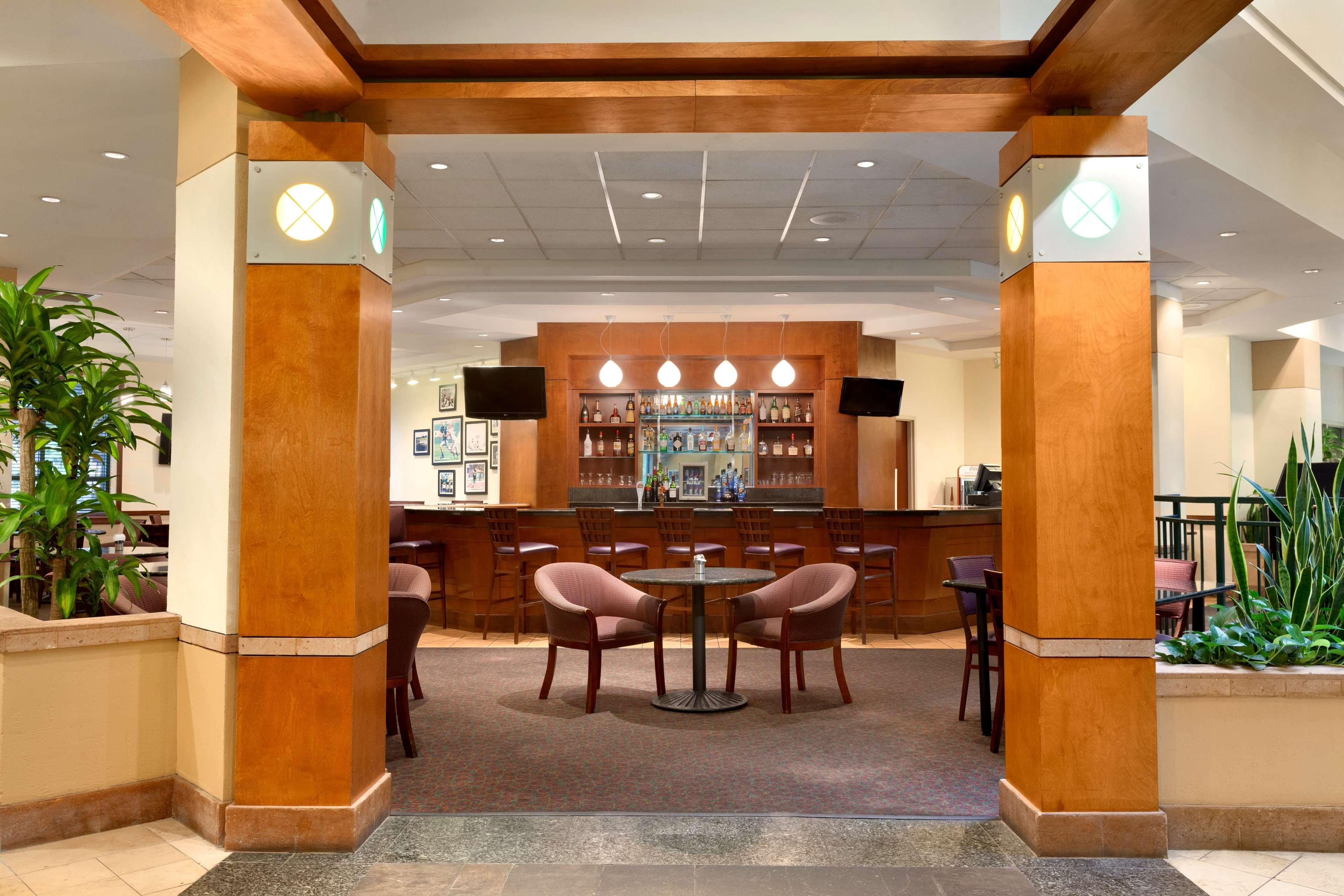Embassy By Hilton Usf Near Busch Gardens 3* Tampa