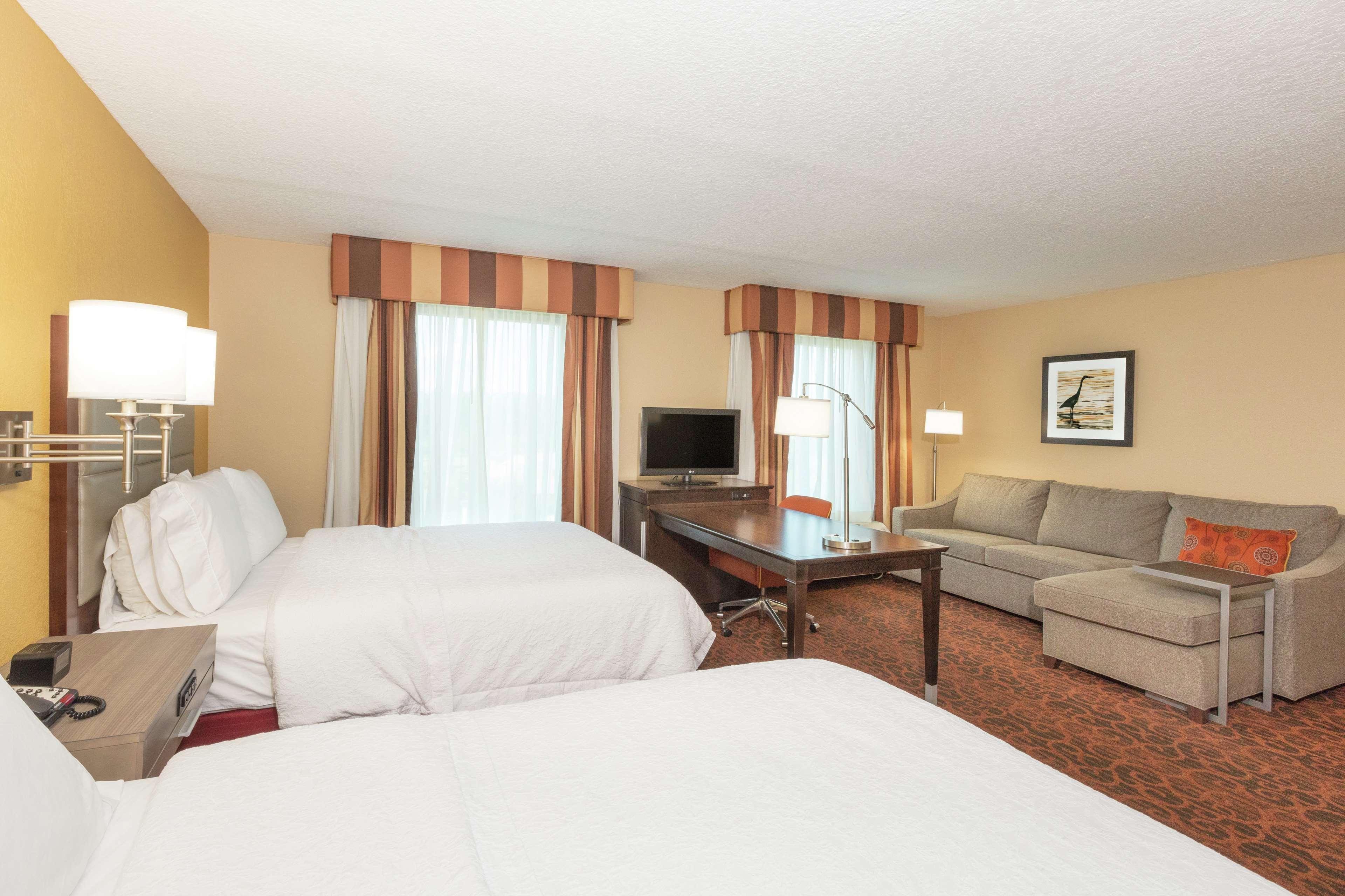 Hampton & Jacksonville-airport Hotel 3*