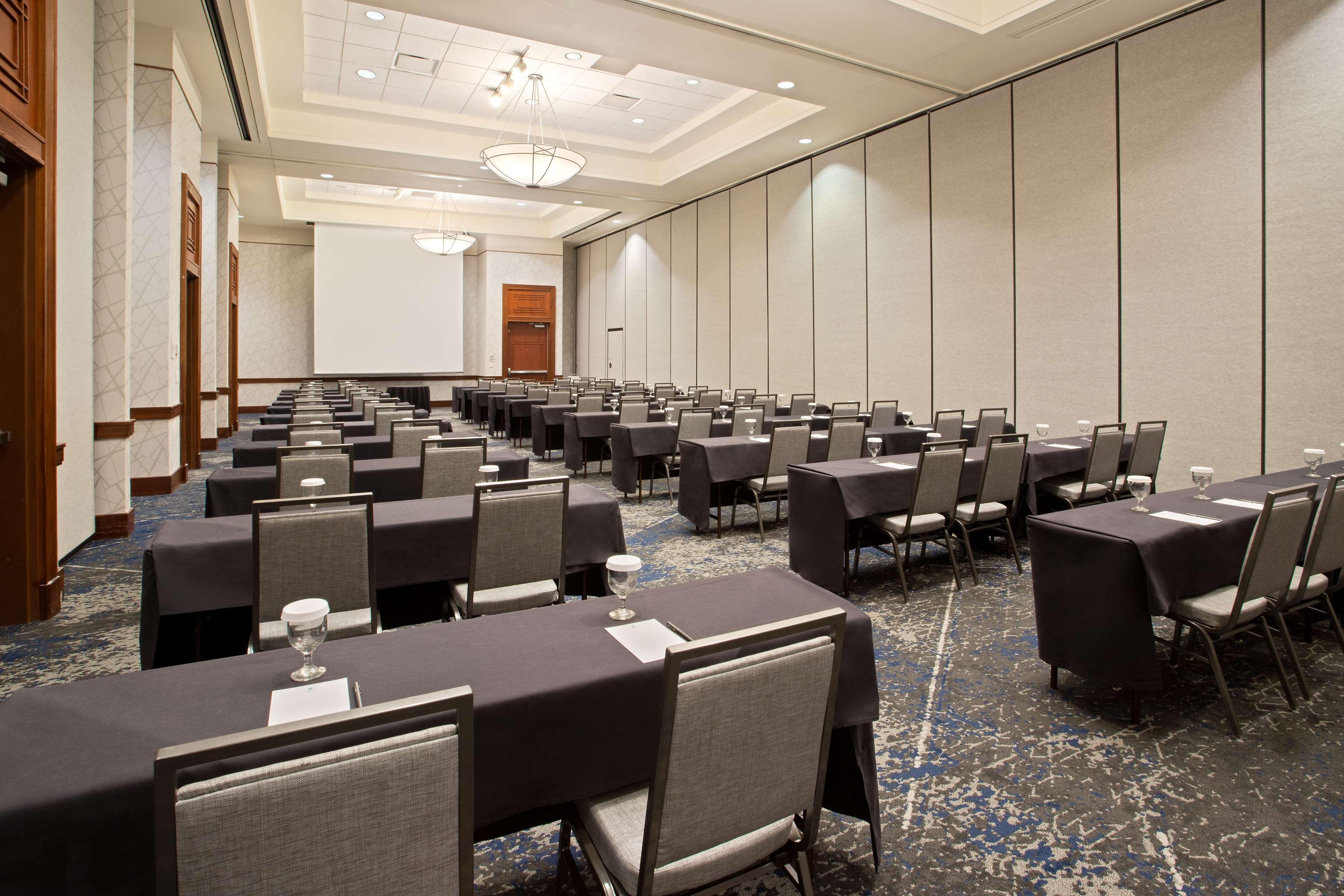 Embassy By Hilton Usf Near Busch Gardens Hotel 3*