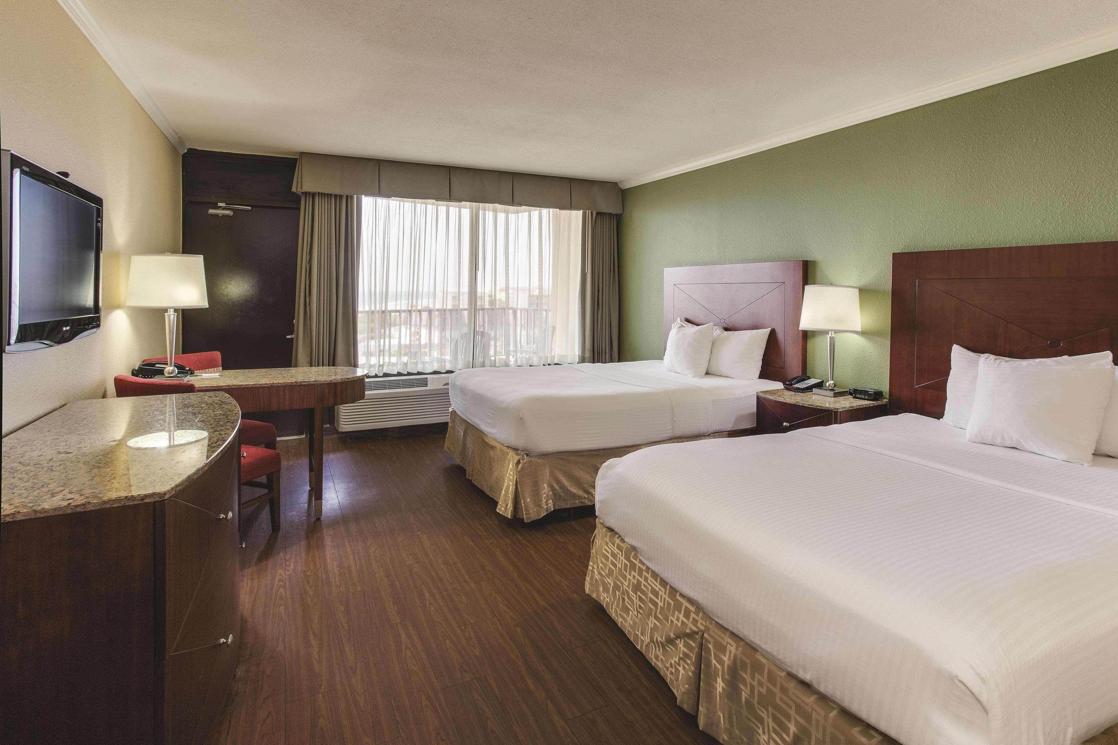 La Quinta By Wyndham Cocoa Oceanfront Hotel