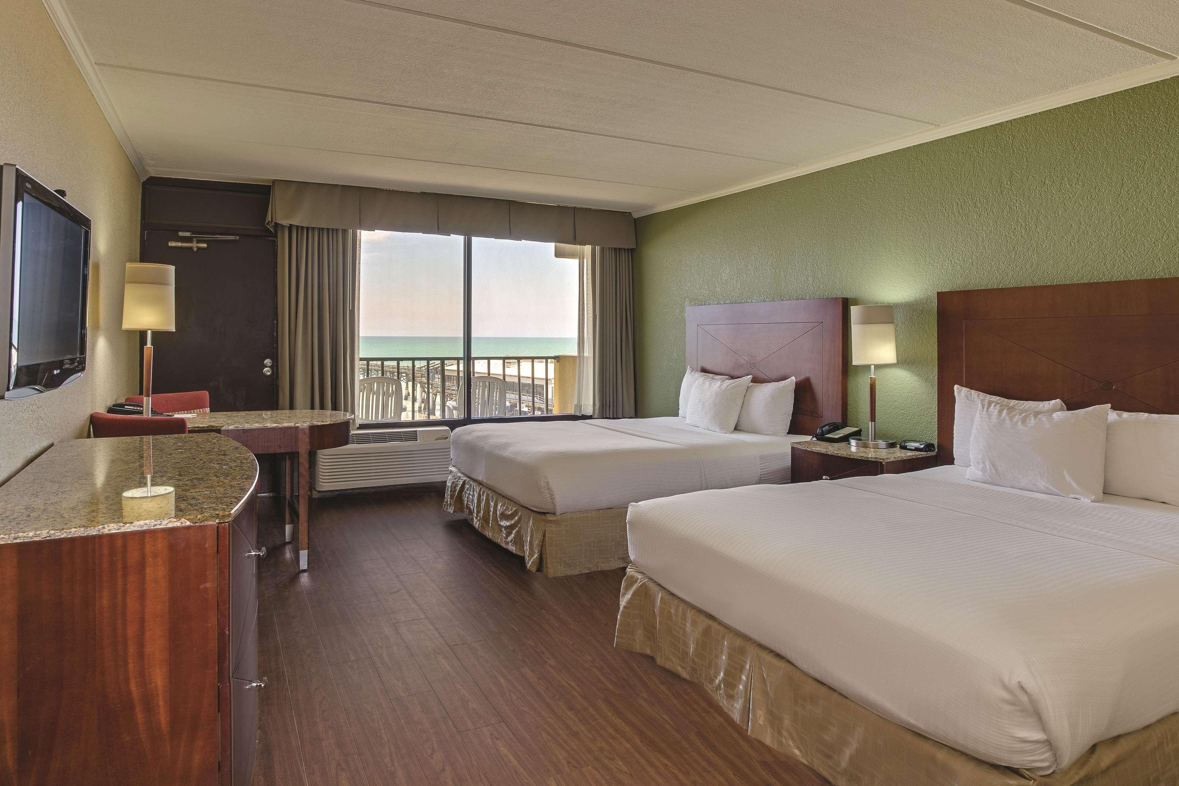 Hotel La Quinta By Wyndham Cocoa Oceanfront 3*