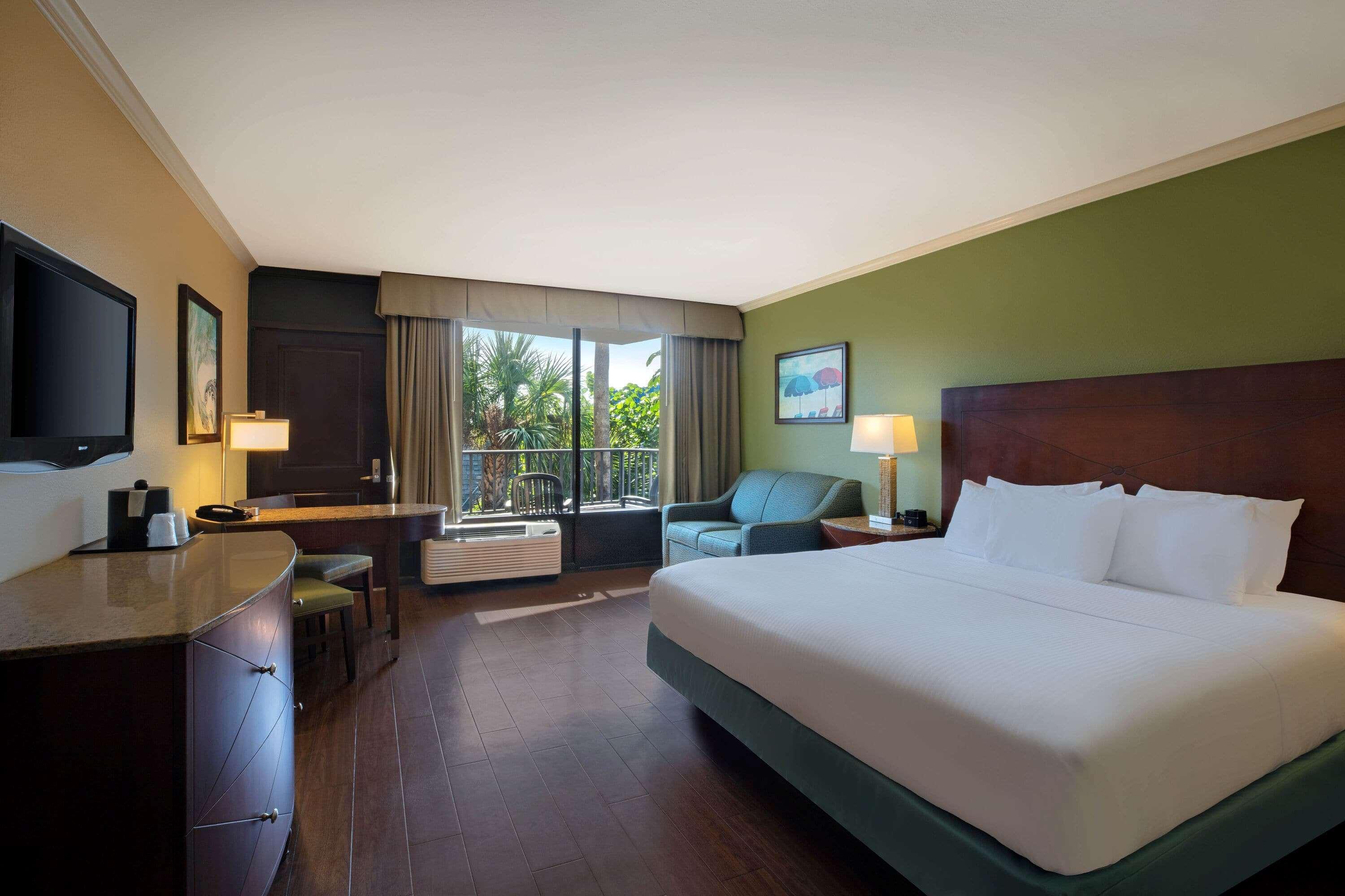 La Quinta By Wyndham Cocoa Oceanfront Hotel 3*