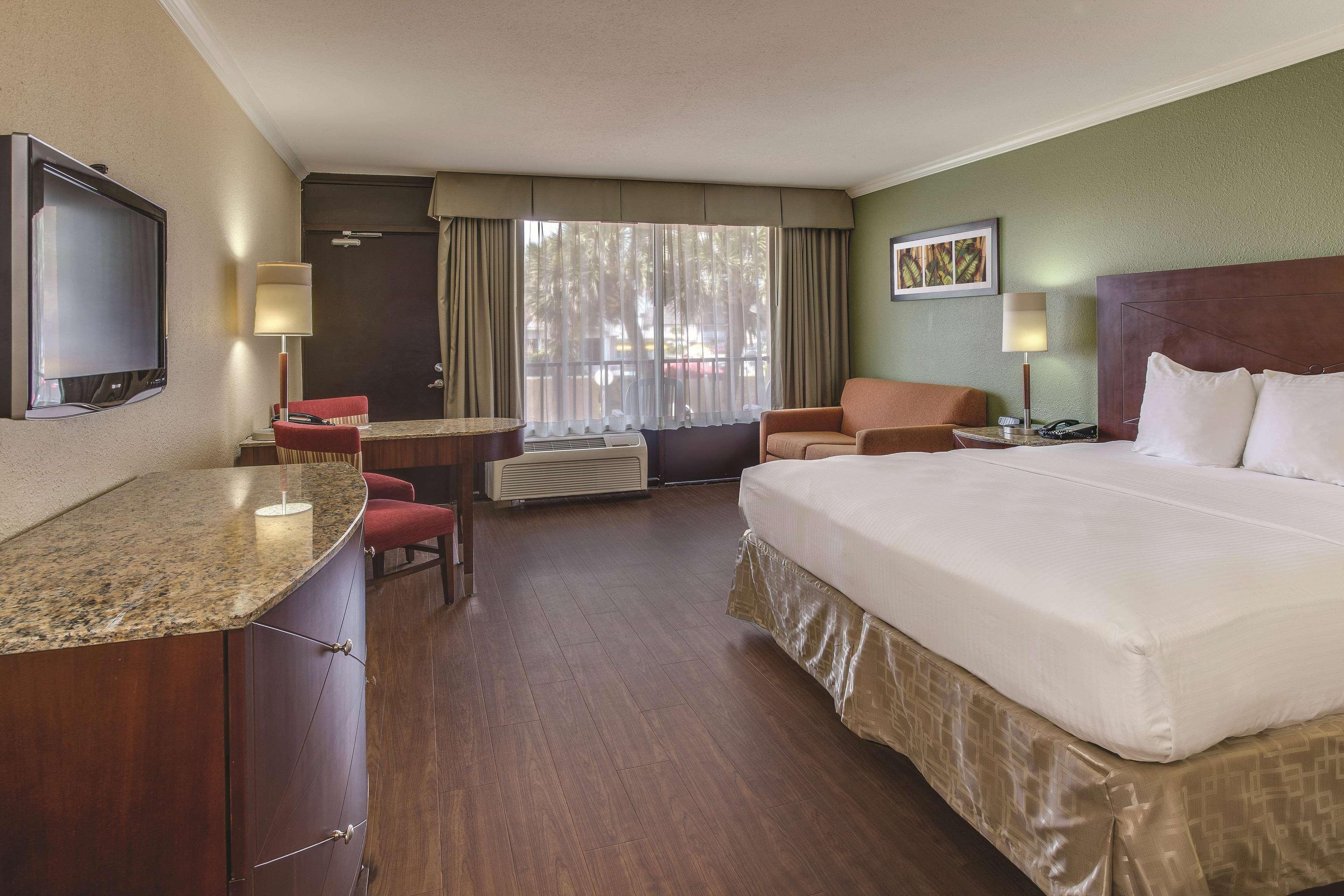 La Quinta By Wyndham Cocoa Oceanfront 3*