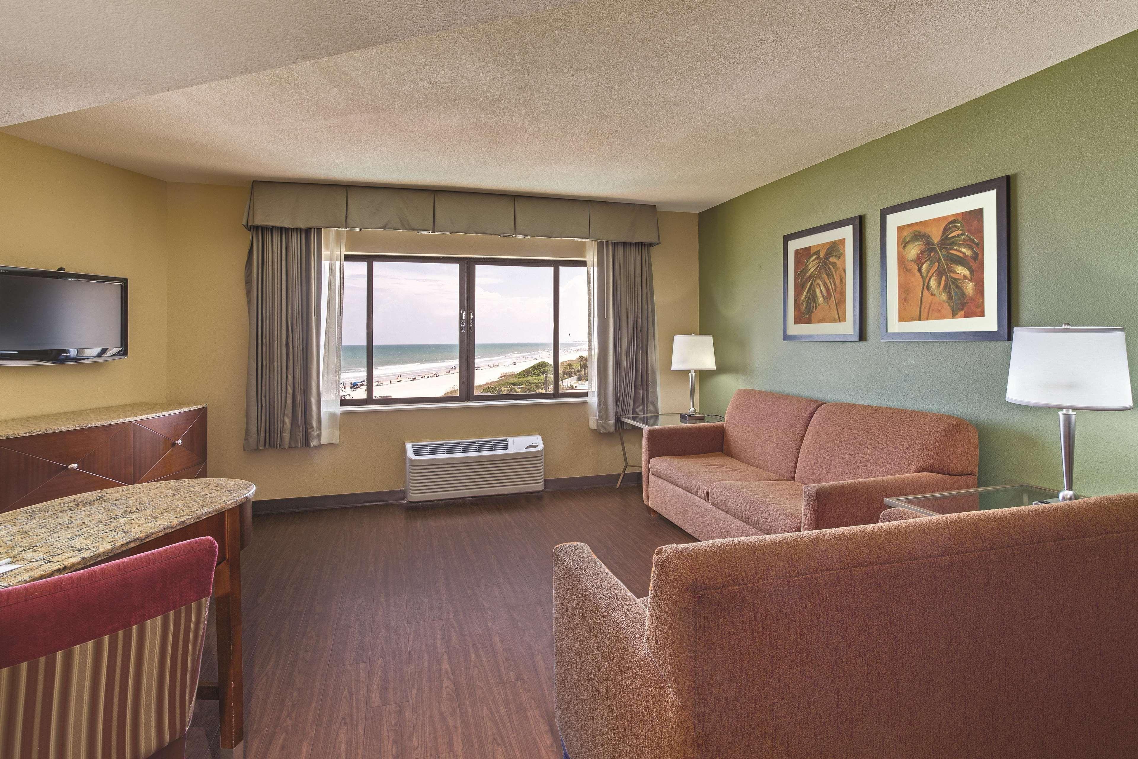 La Quinta By Wyndham Cocoa Oceanfront Hotel 3*