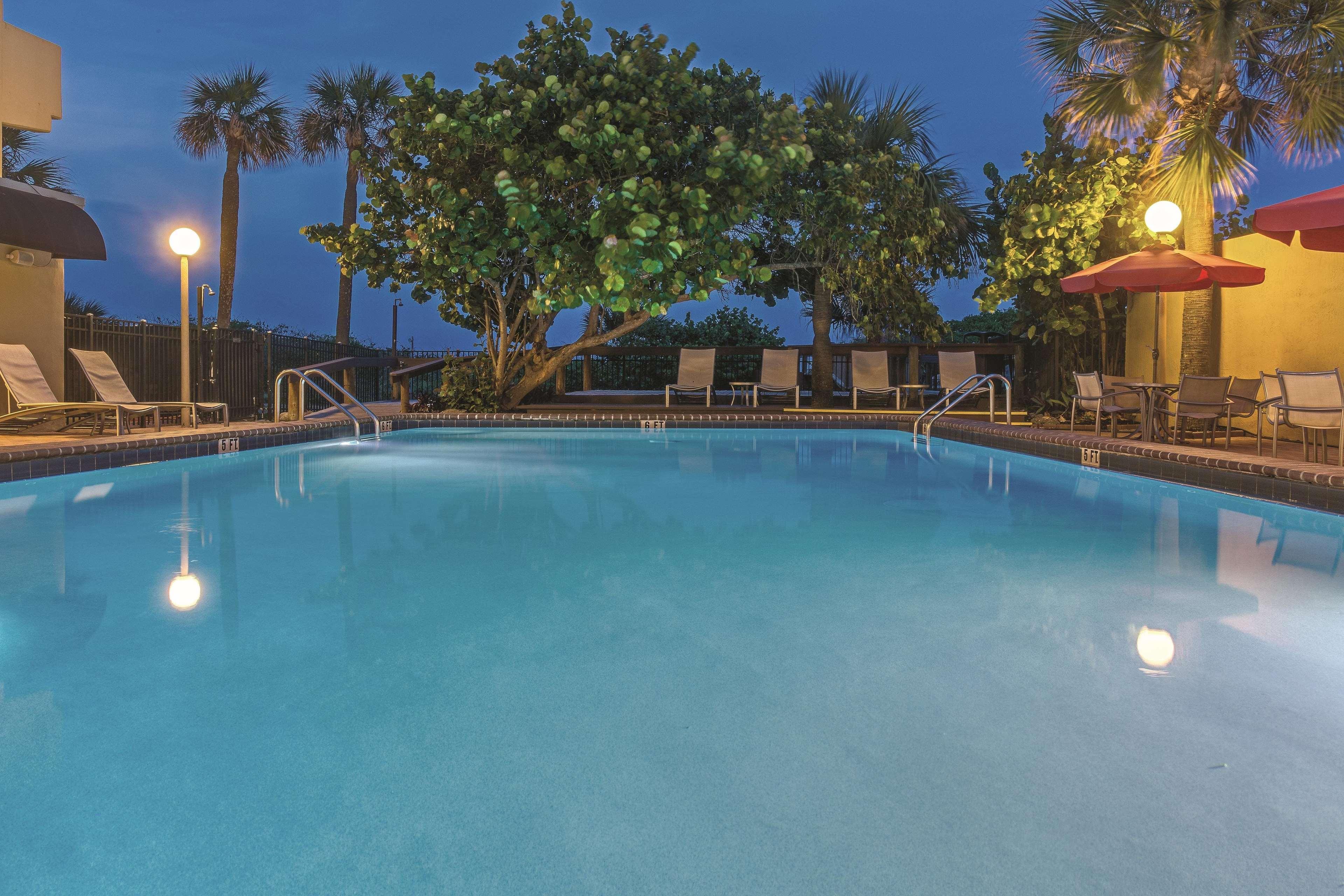 La Quinta By Wyndham Cocoa Oceanfront Hotel 3*