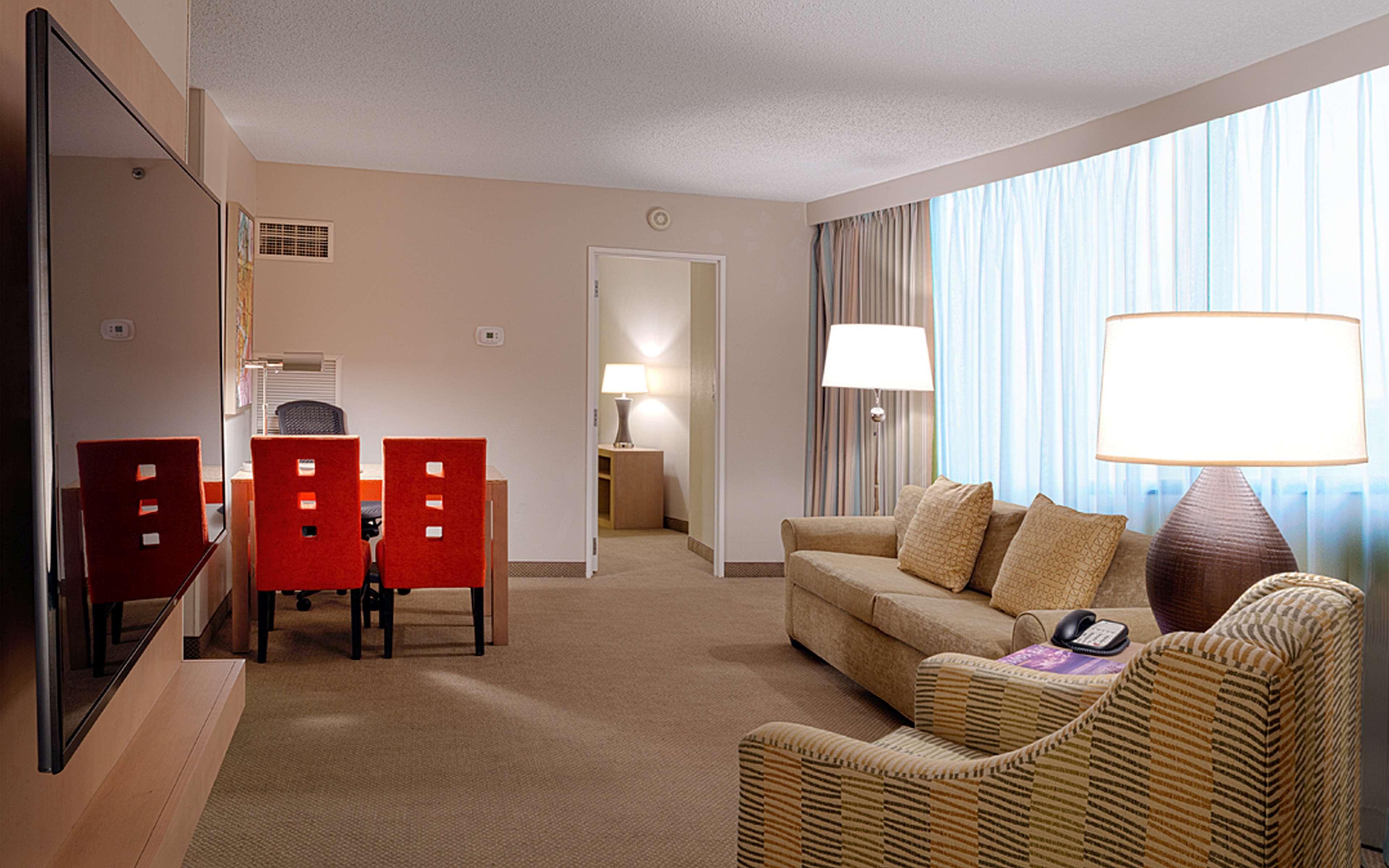 Embassy By Hilton Airport Westshore Hotel