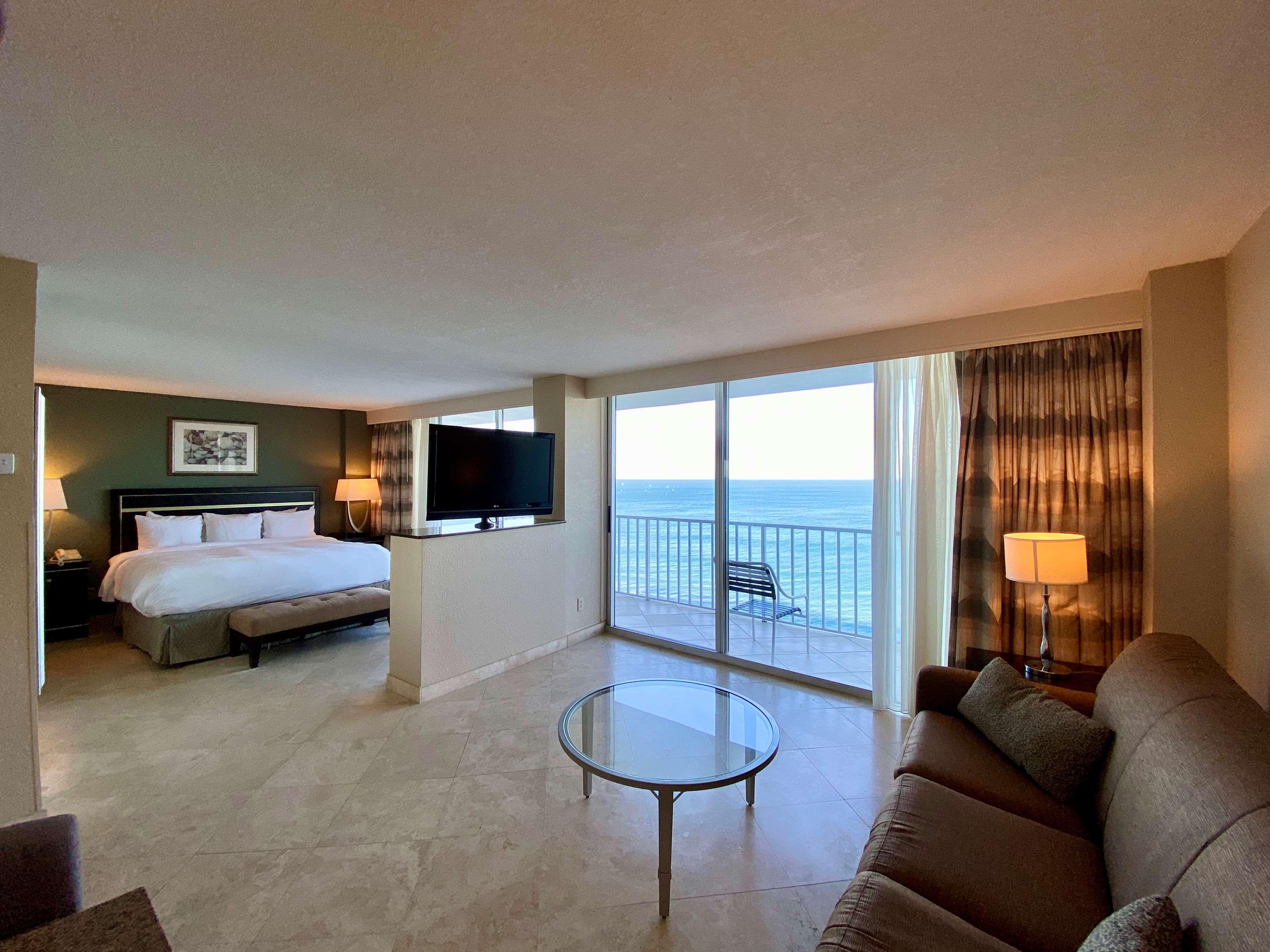 Hotel Radisson Oceanfront 3*