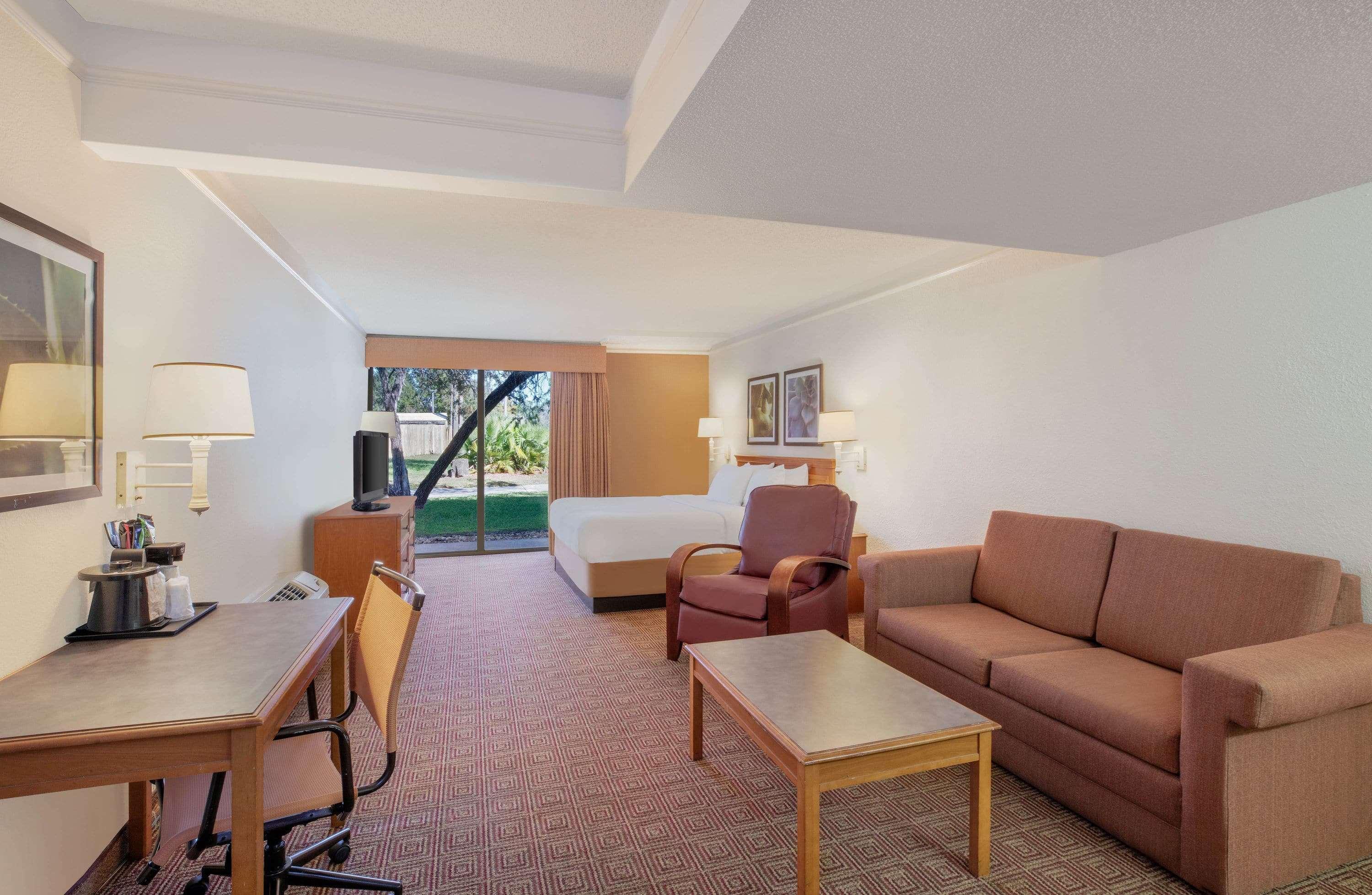 Baymont By Wyndham Daytona - Intl Speedway Hotel Daytona Beach