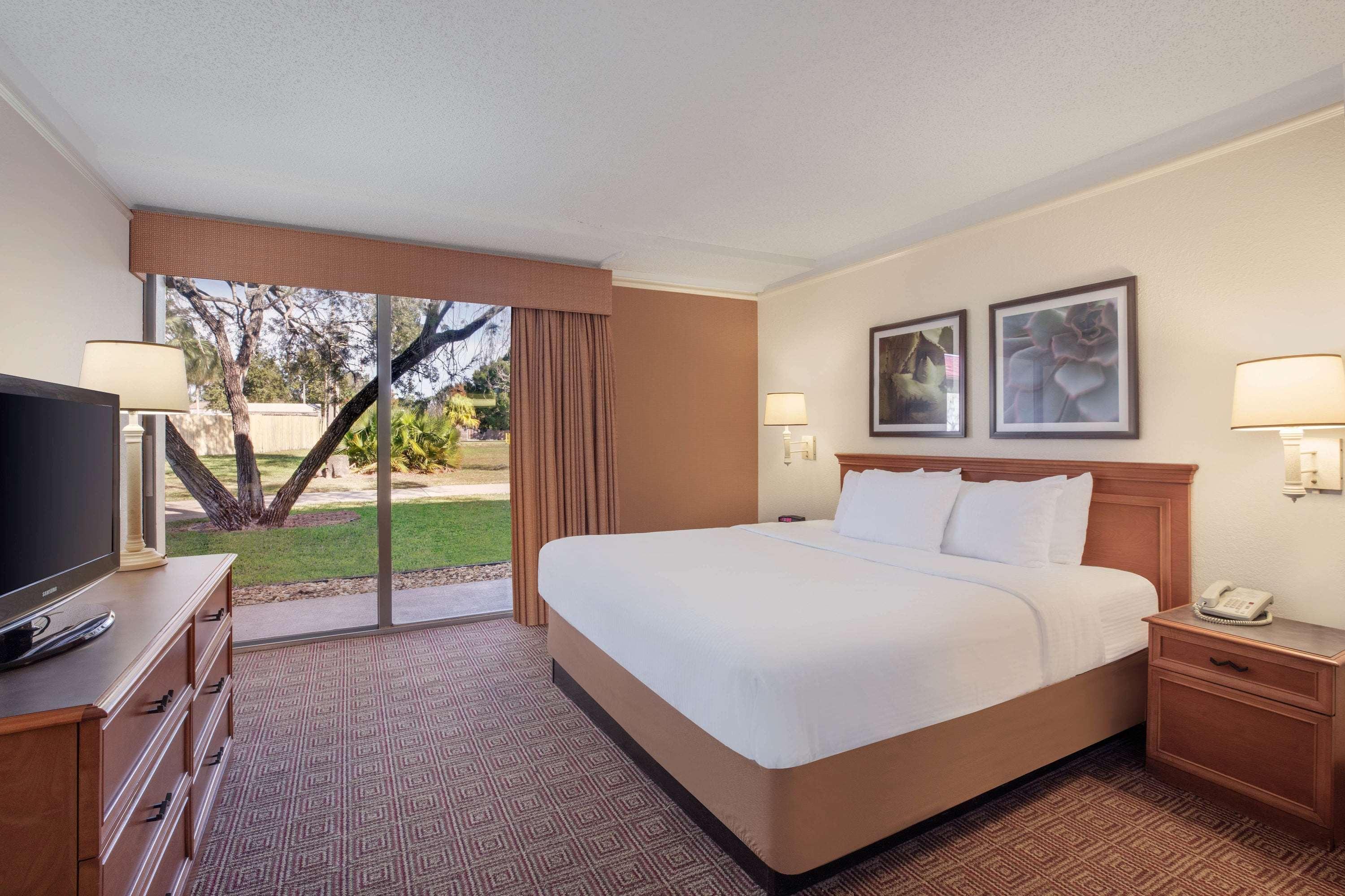 Baymont By Wyndham Daytona - Intl Speedway Hotel Daytona Beach