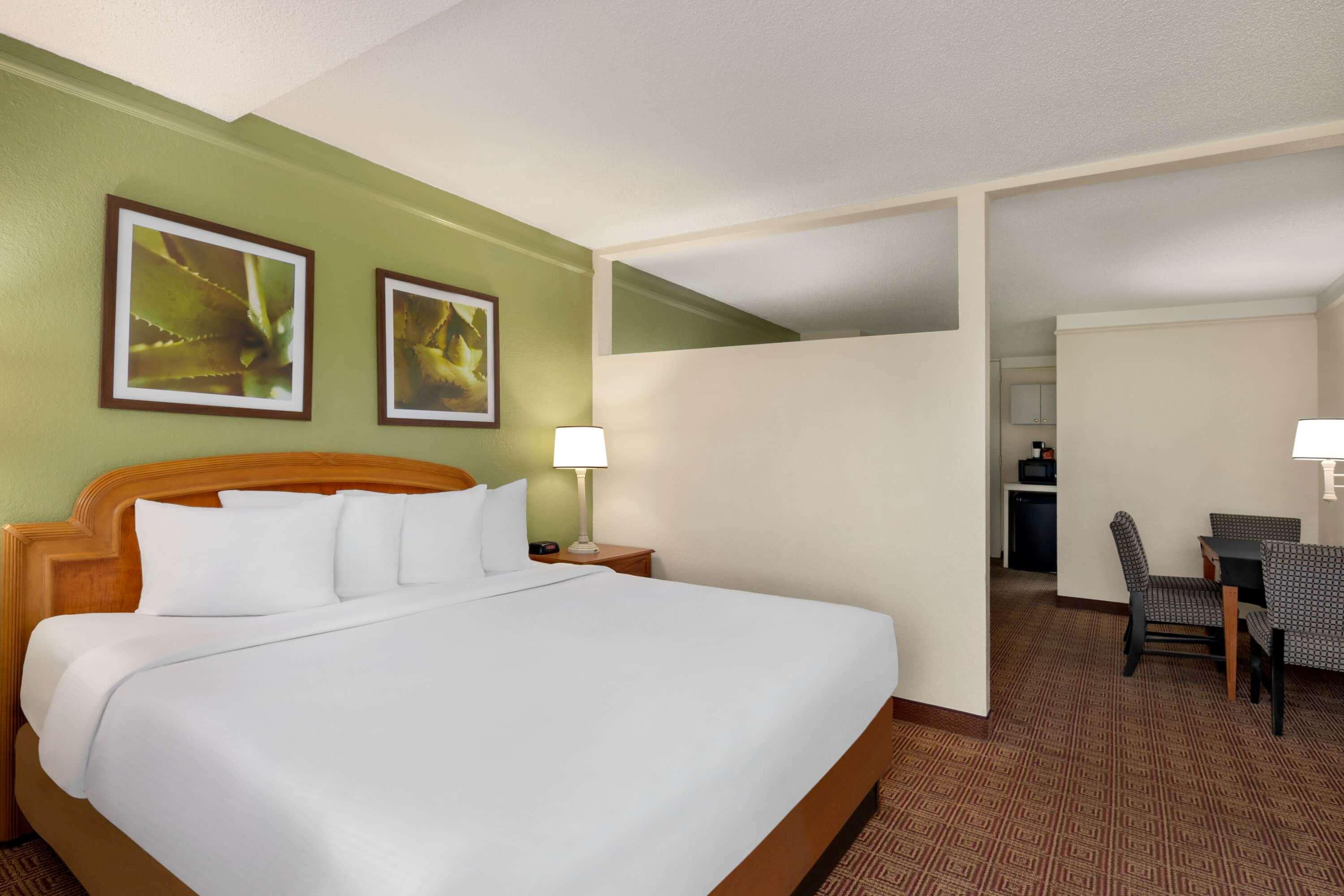 Hotel Baymont By Wyndham Daytona - Intl Speedway 3*