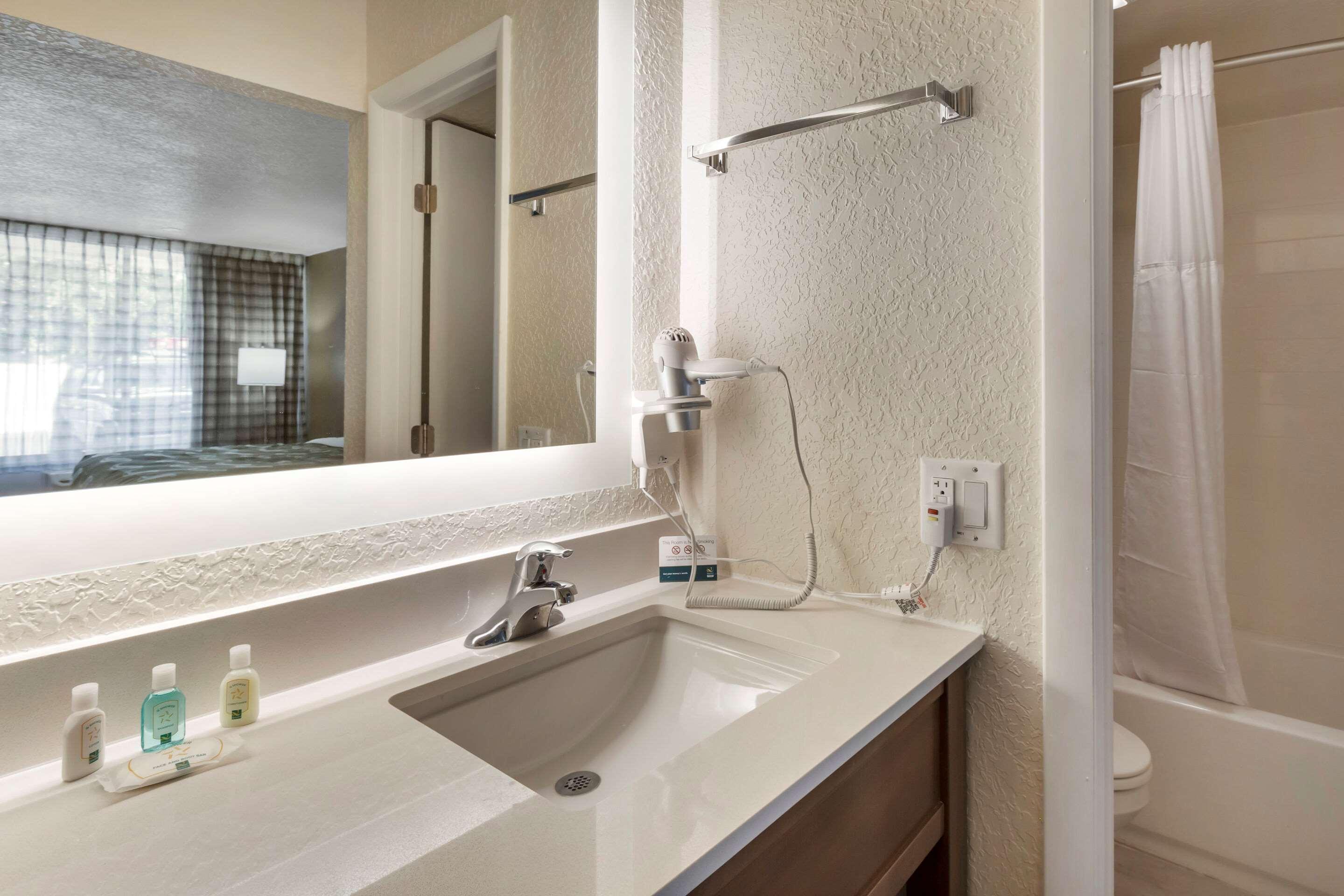 Quality North-tampa Bay Inn 3*