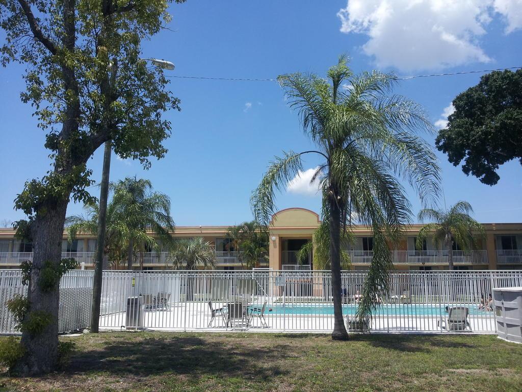 Quality North-tampa Bay Inn