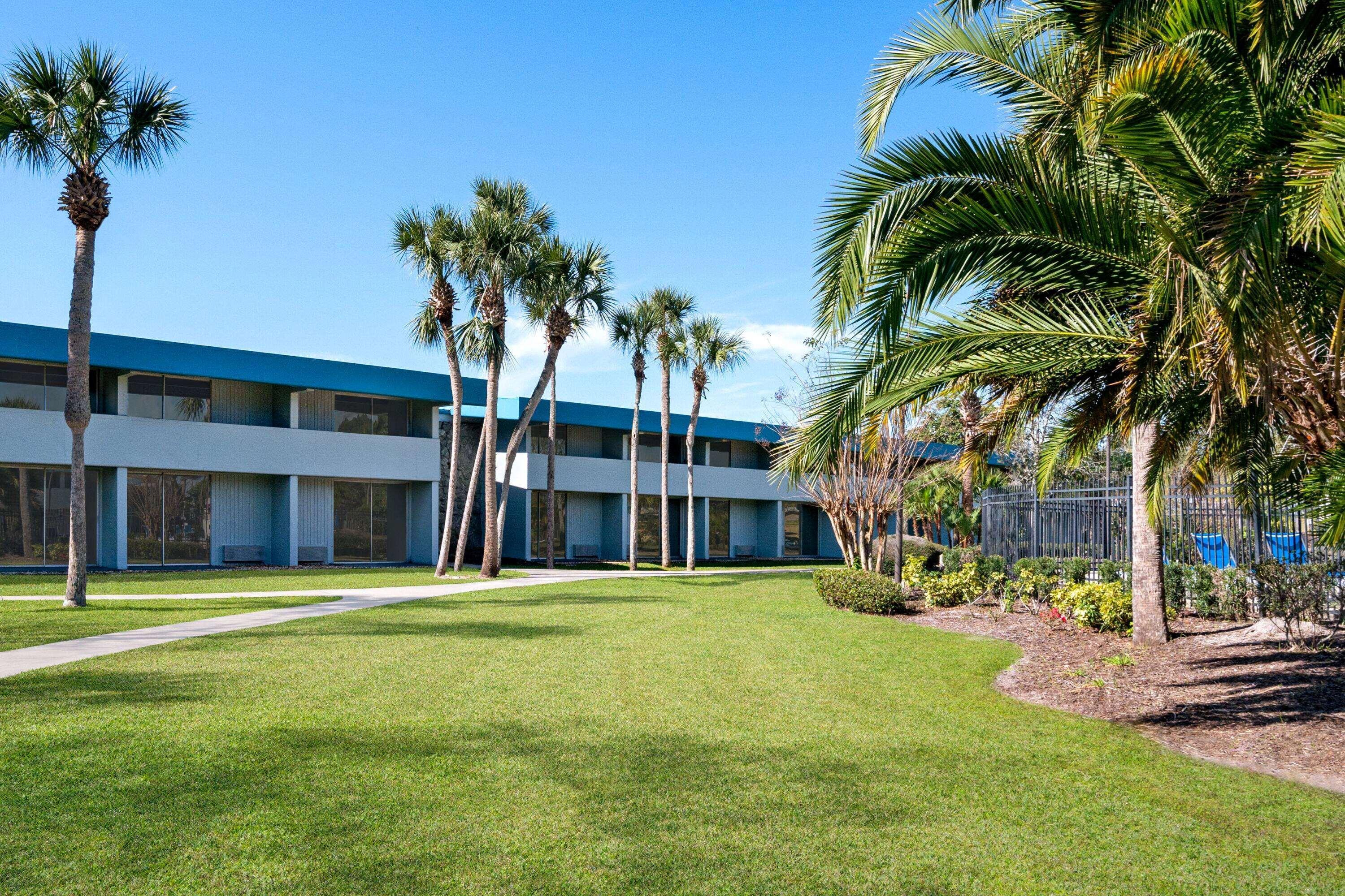 Baymont By Wyndham Daytona - Intl Speedway Hotel