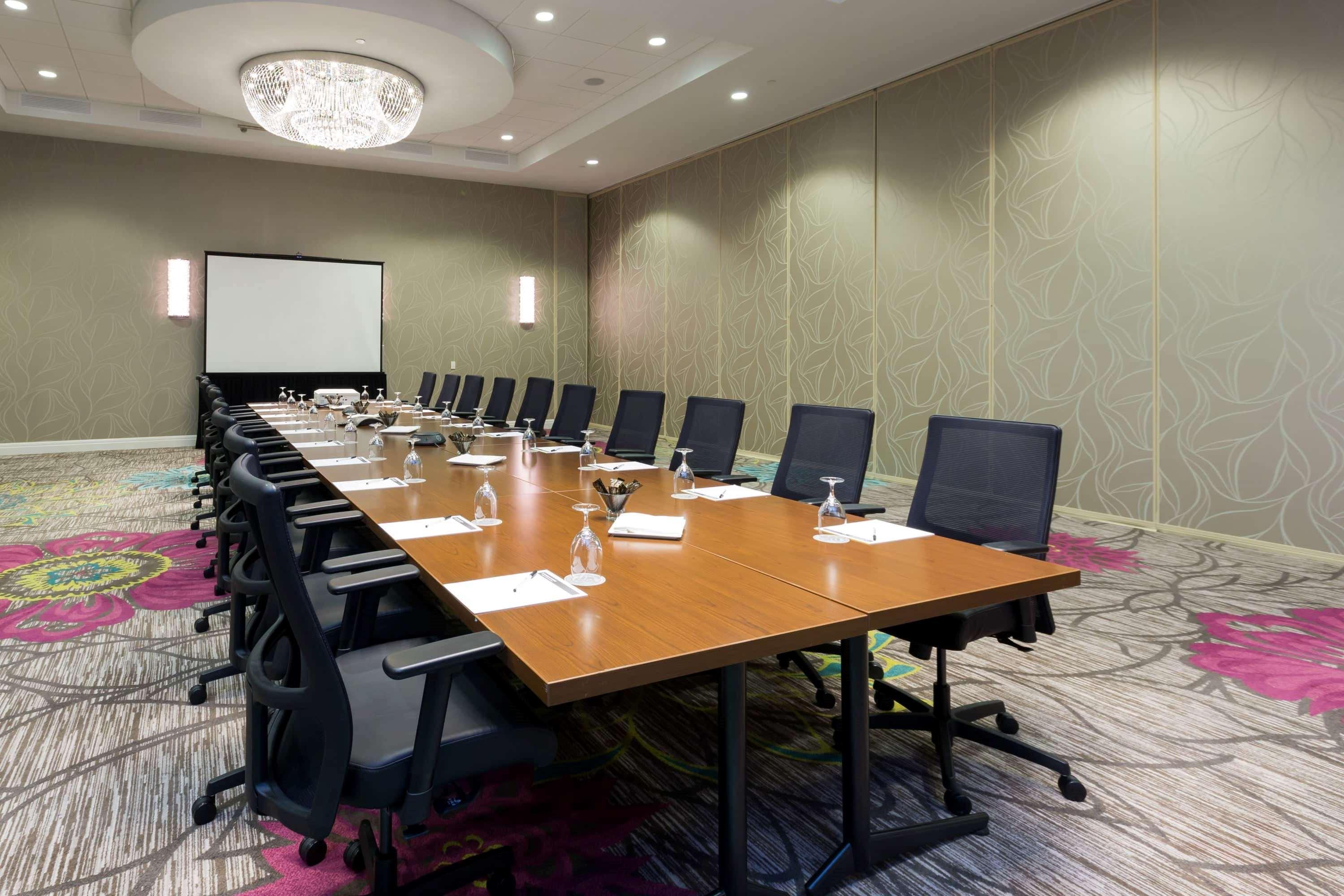 Wyndham Grand At Harbourside Place 4*