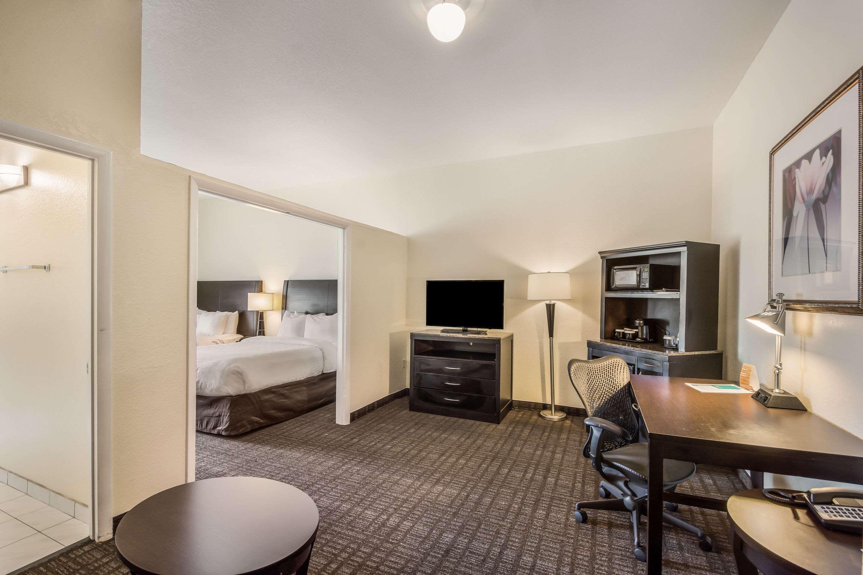 Hotel Clarion & 3*