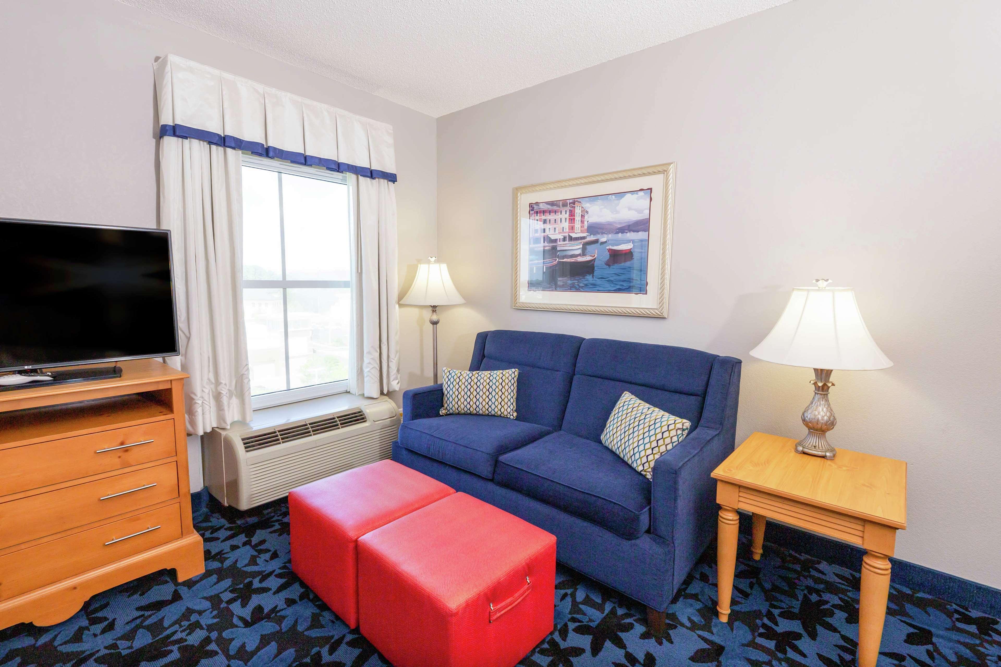 Hotel Hampton & Deerwood Park