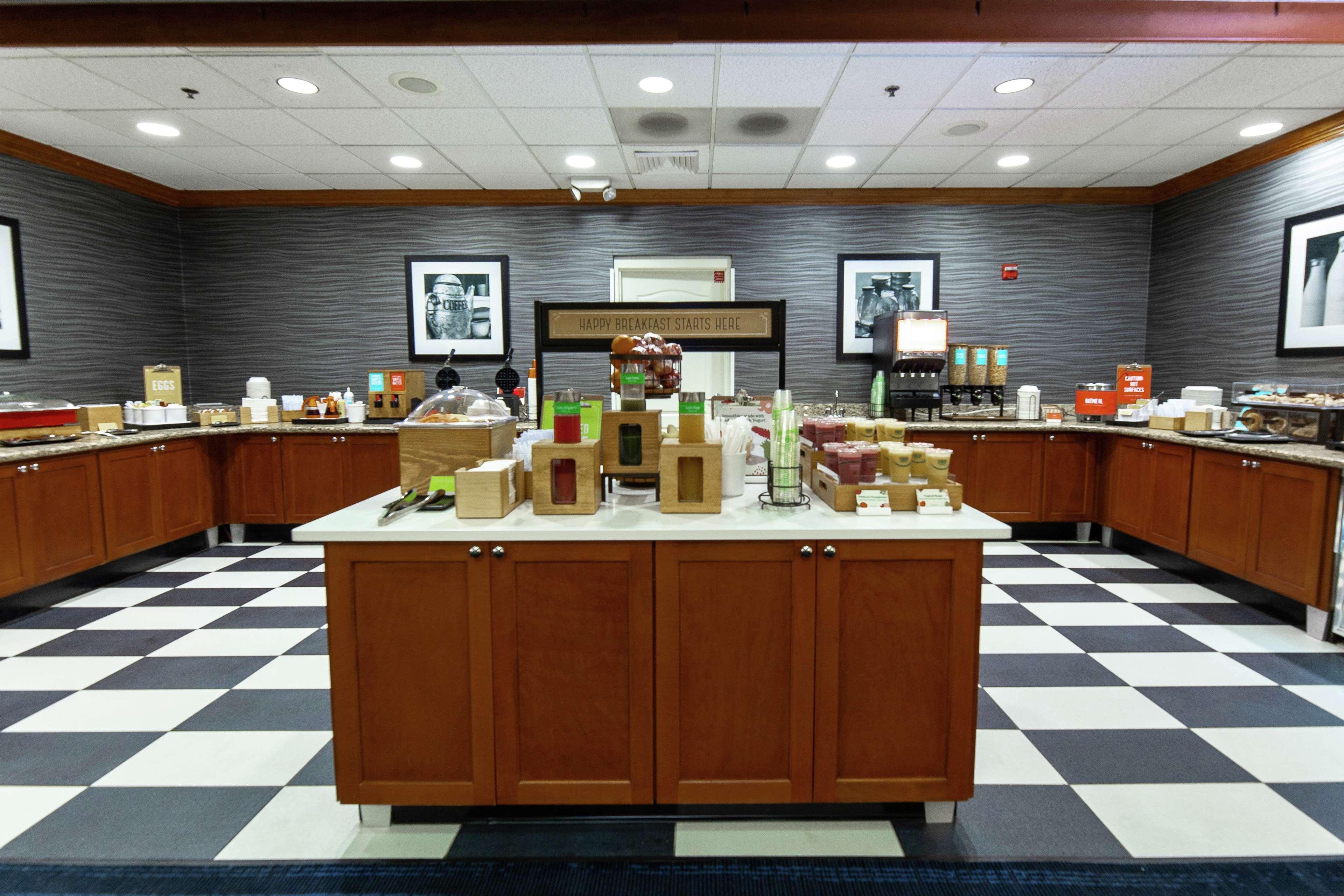 Hotel Hampton & Deerwood Park