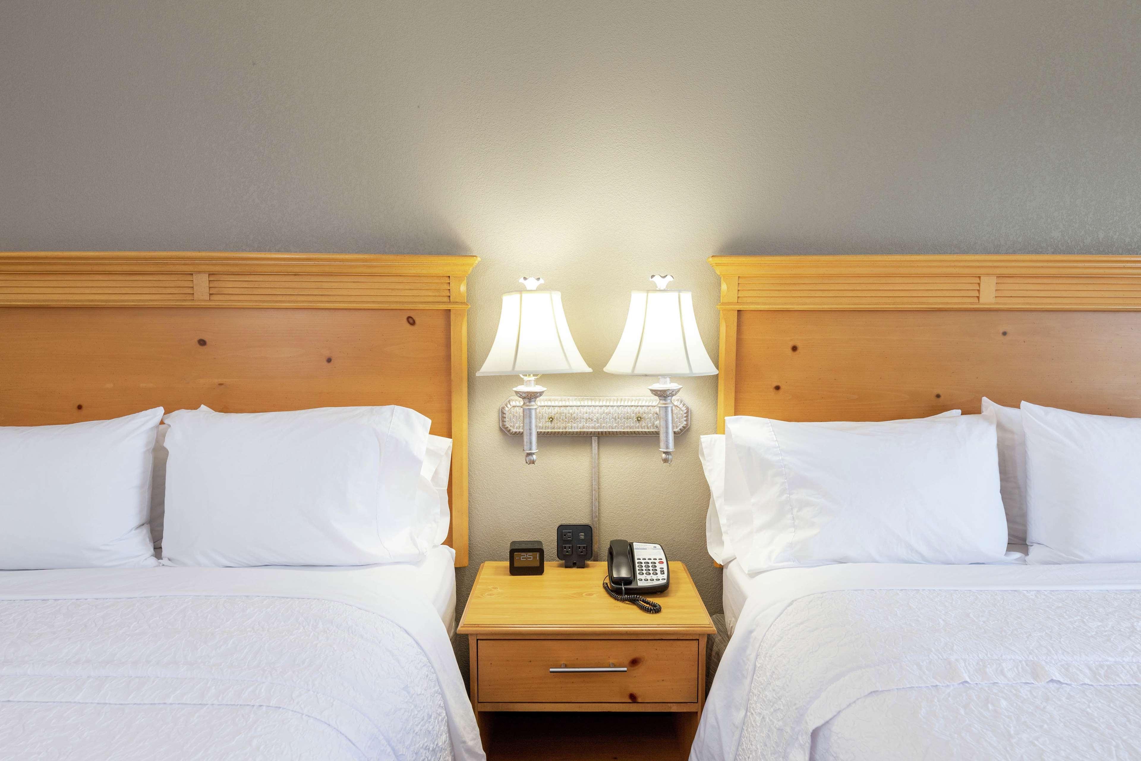 Hampton & Deerwood Park Hotel