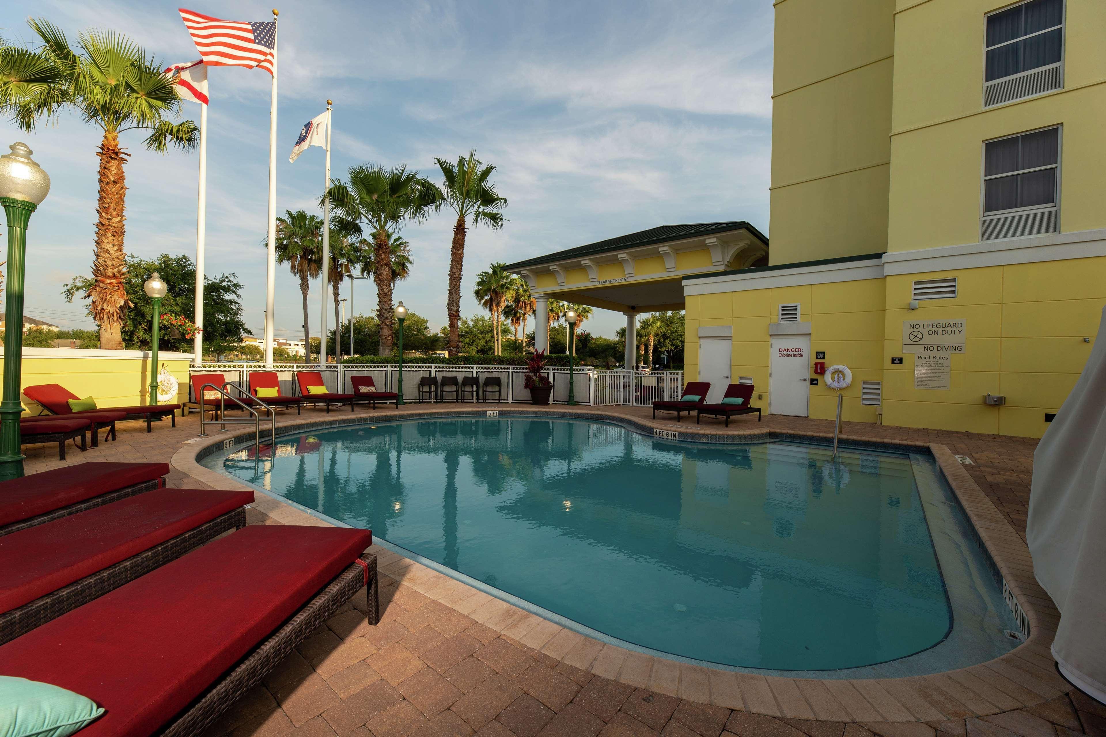 Hampton & Deerwood Park Hotel 3*