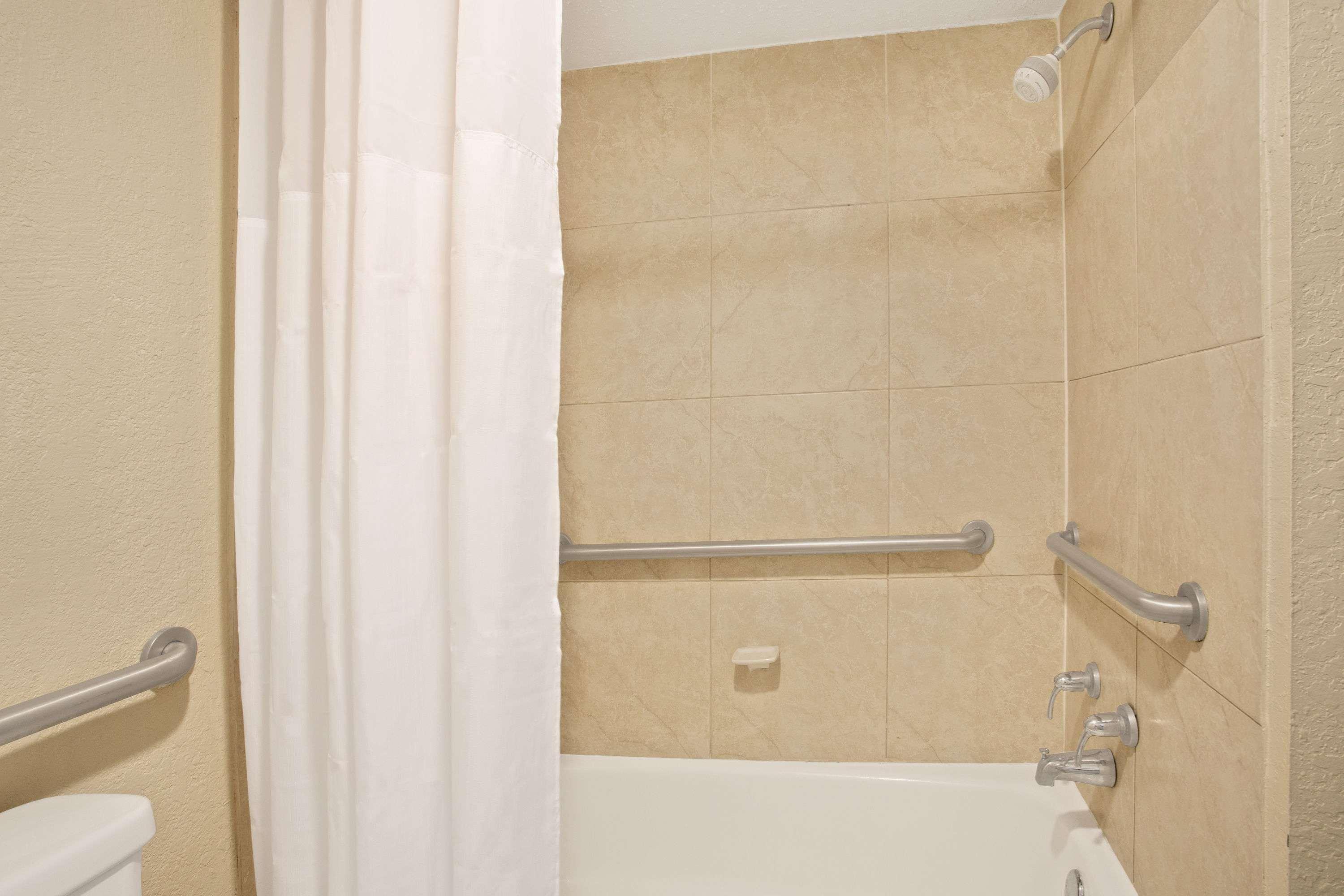 Hotel Days By Wyndham Orlando Airport Florida Mall Williamsburg