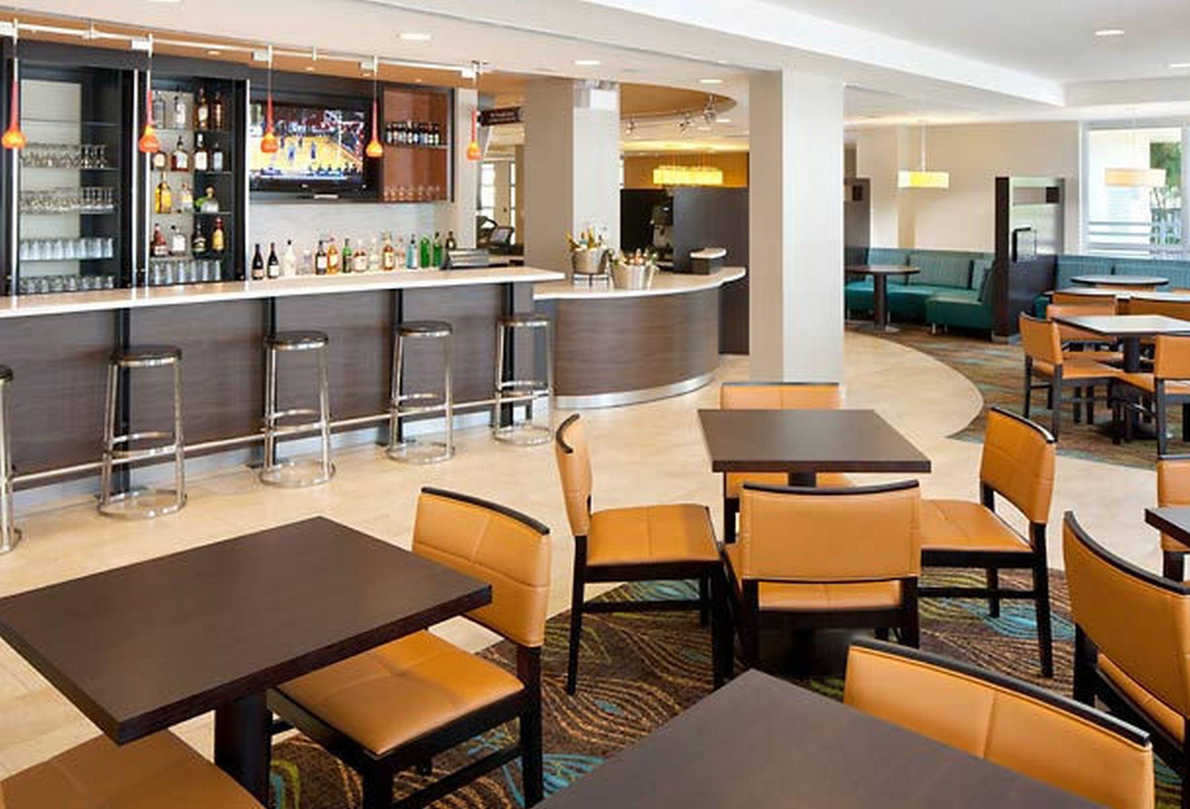 Courtyard Coconut Grove Hotel 3*